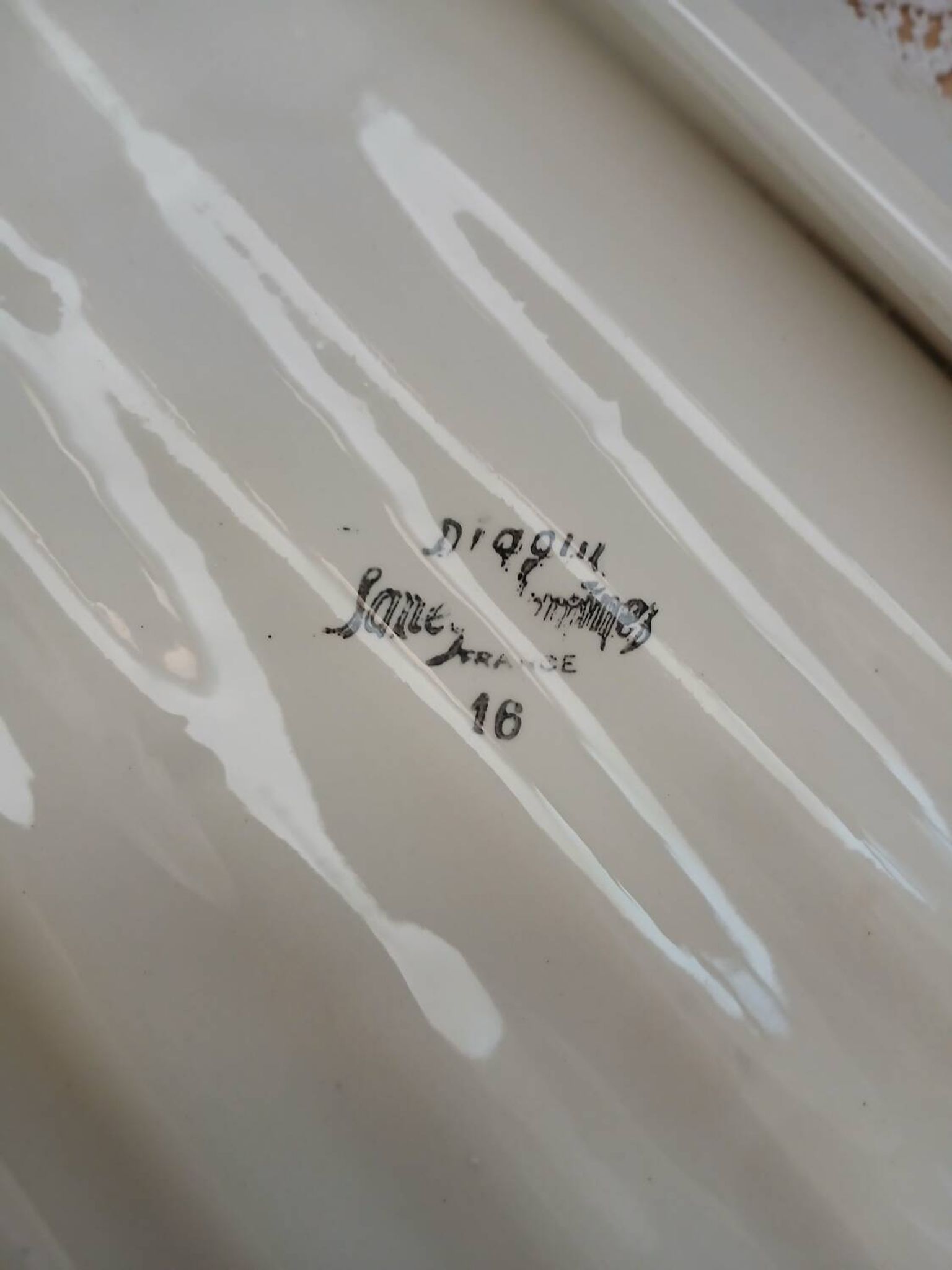 Plat ancien Barbotine Digoin et Sarreguemines