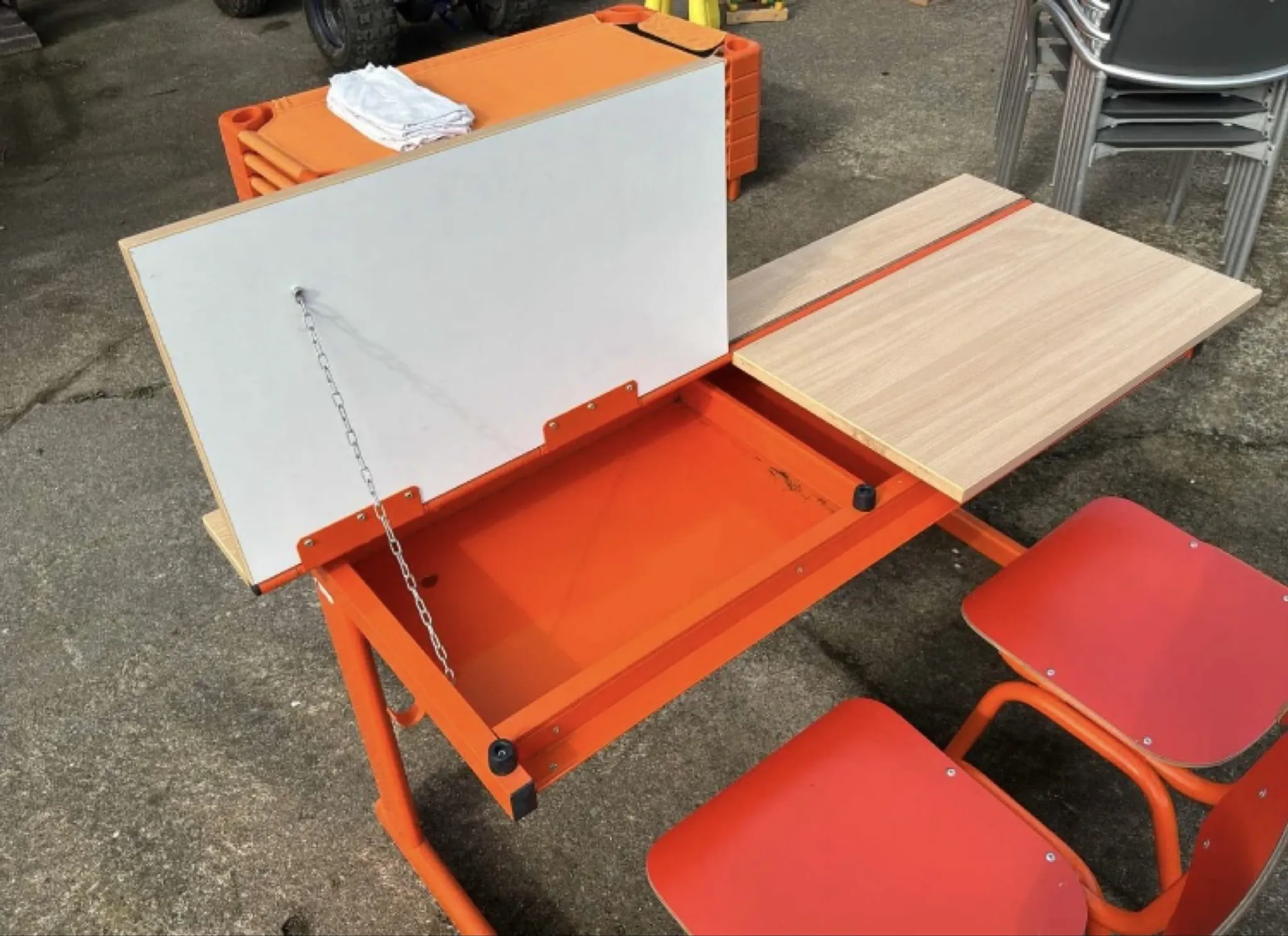 Vintage orange double school desk with its 2 matching chairs.
