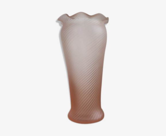 Vase en verre soufflé forme tulipe rose pastel ancien