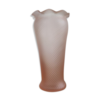 Vase en verre soufflé forme tulipe rose pastel ancien