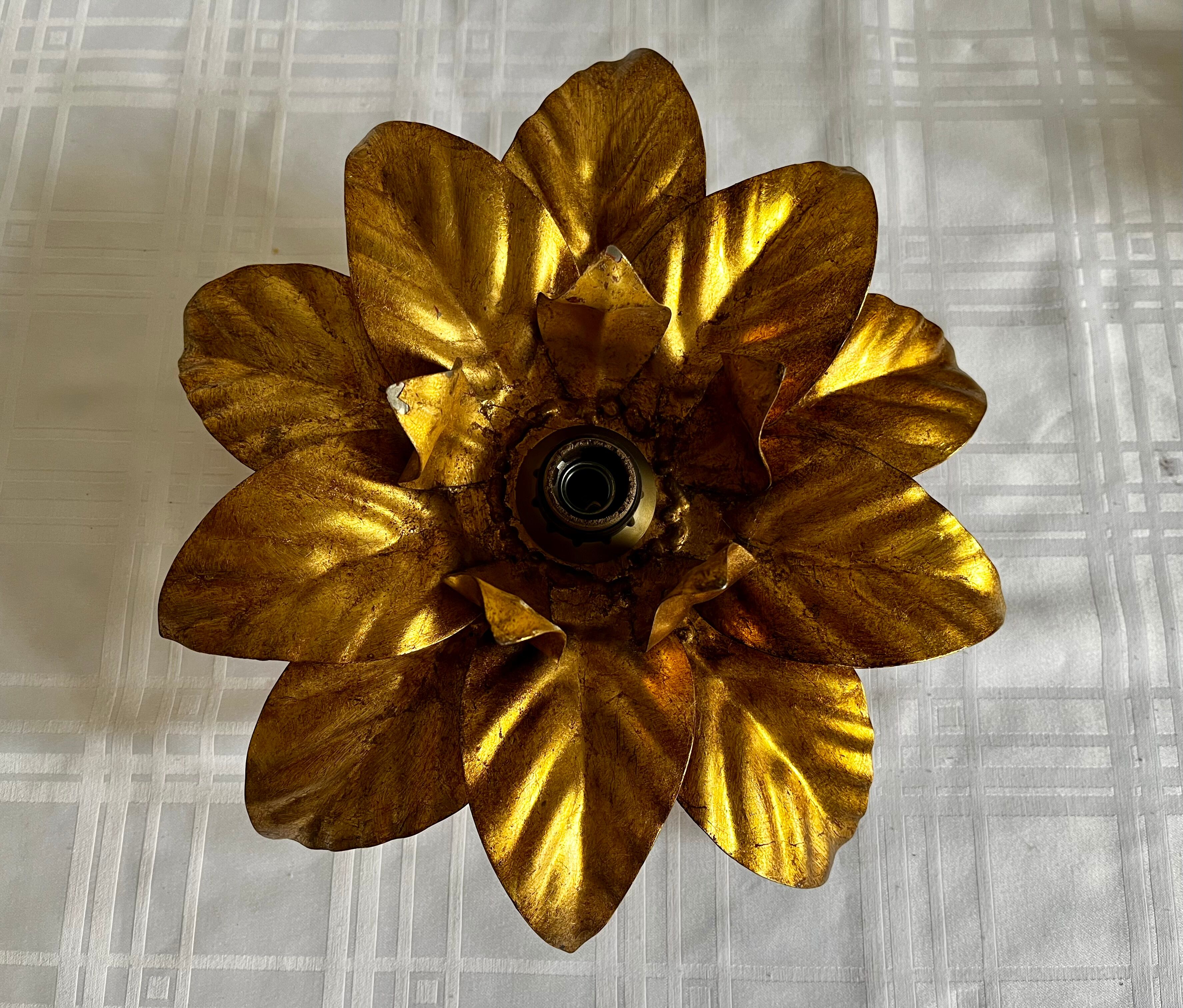 Trio appliques golden flowers