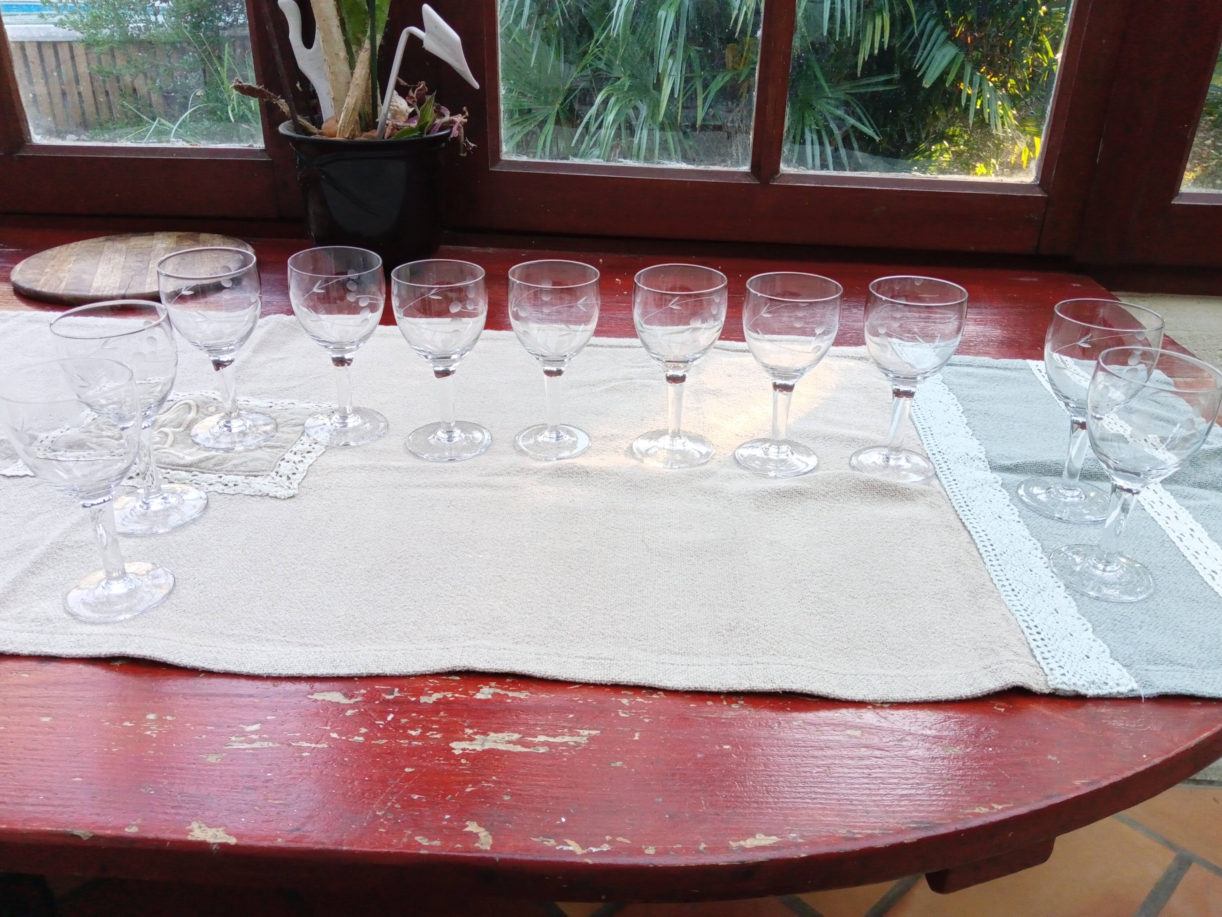 11 40s stemmed glasses