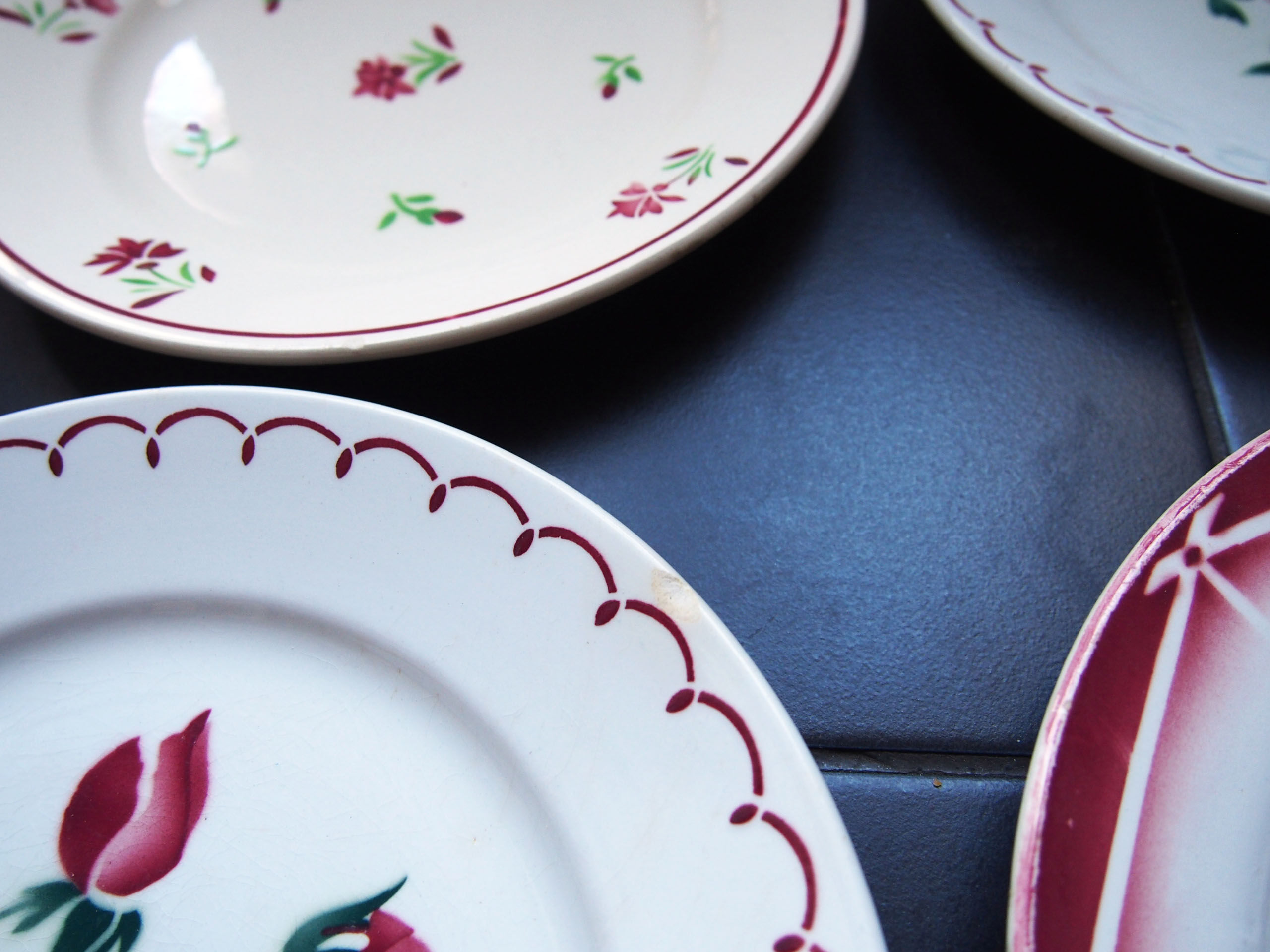 Ensemble de 6 assiettes plates rouges
