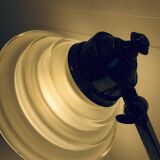 Modernist table lamp from the 30s and 40s in chrome-plated brass, molded glass lampshade