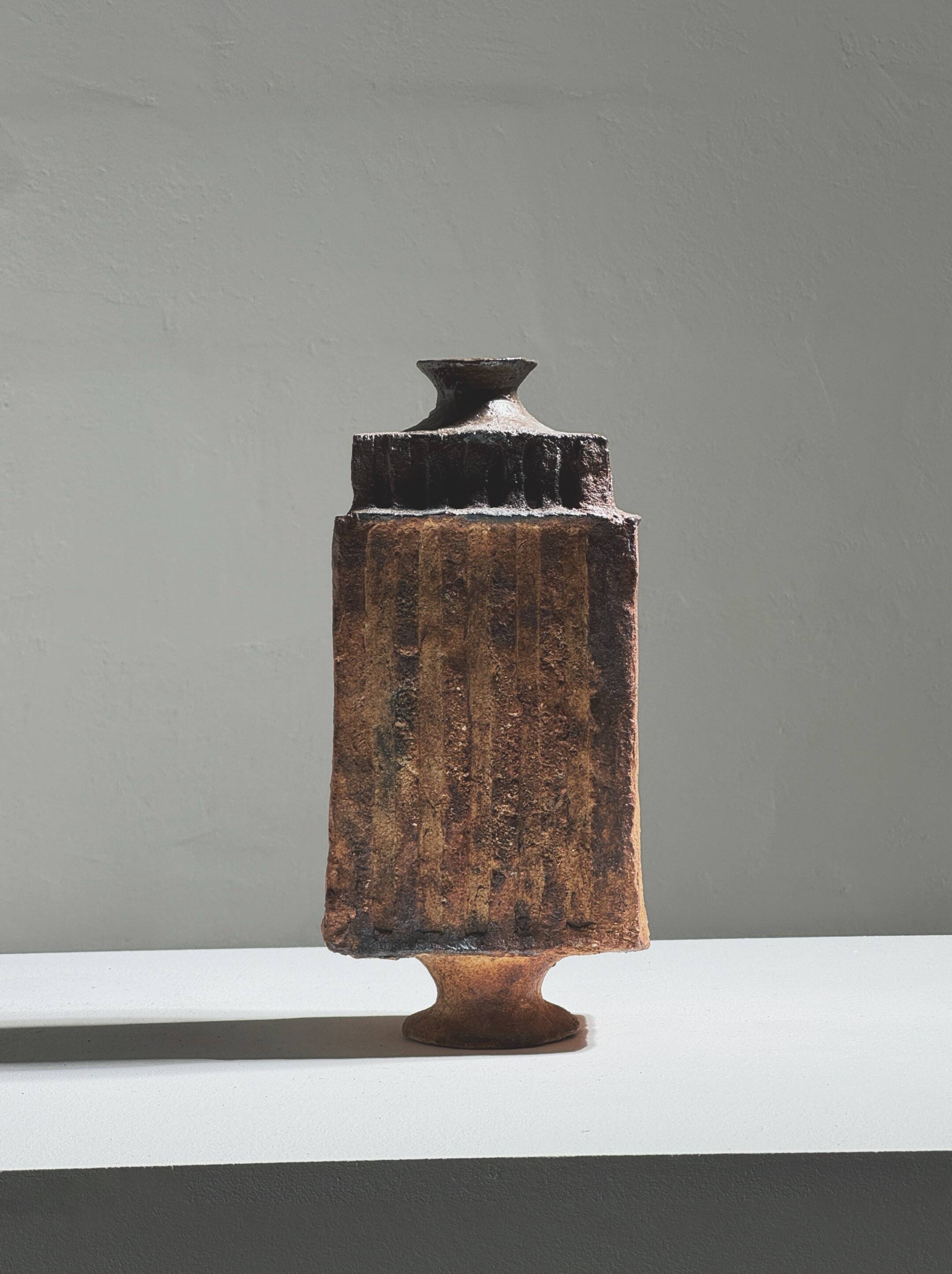 Vase géométrique par Gérard Brossard, La Borne