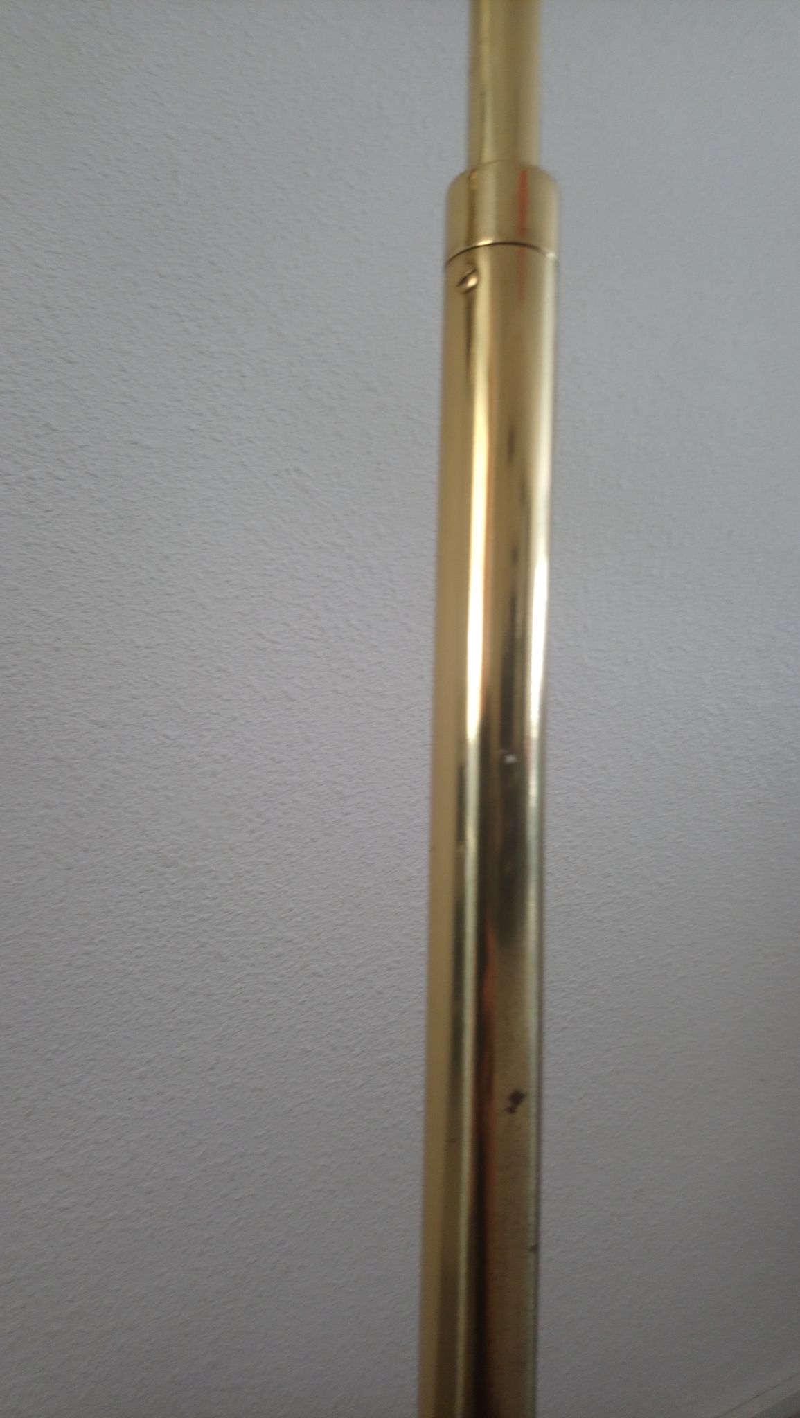 Lampadaire Métalarte en métal doré années 80