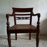 Captain chair