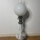 Ancienne lampe à pétrole éclectrifié Napoleon 3 globe en opaline