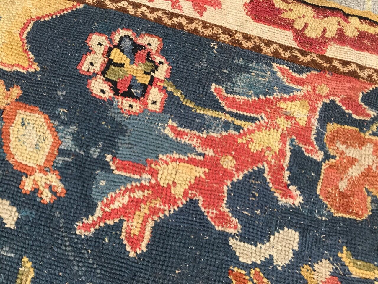 Ancient Portuguese dot rugiola 168x258 cm