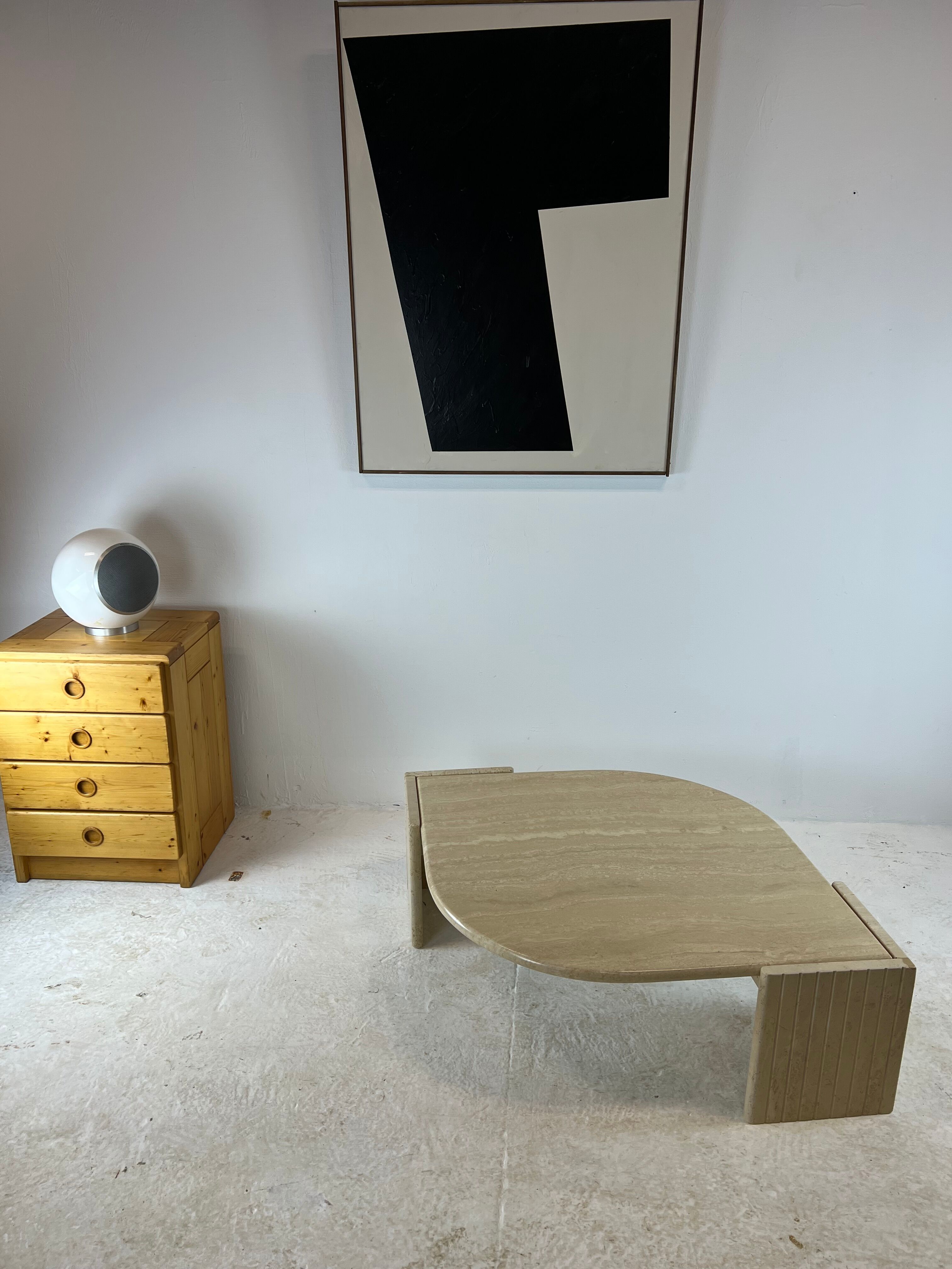 Coffee table Roche Bobois "eye" in travertine, 1970