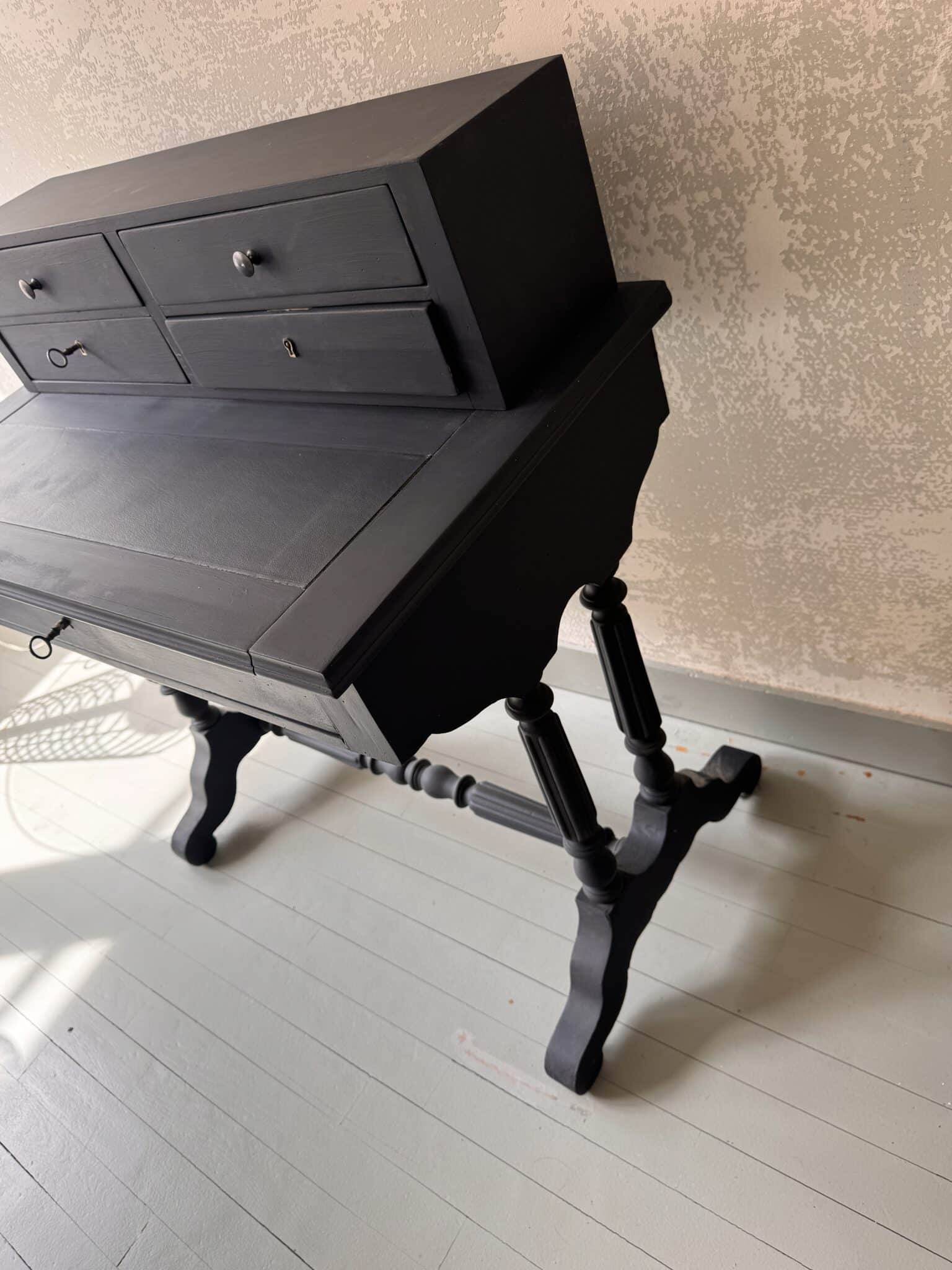 Secrétaire ancien patiné, noir charbon