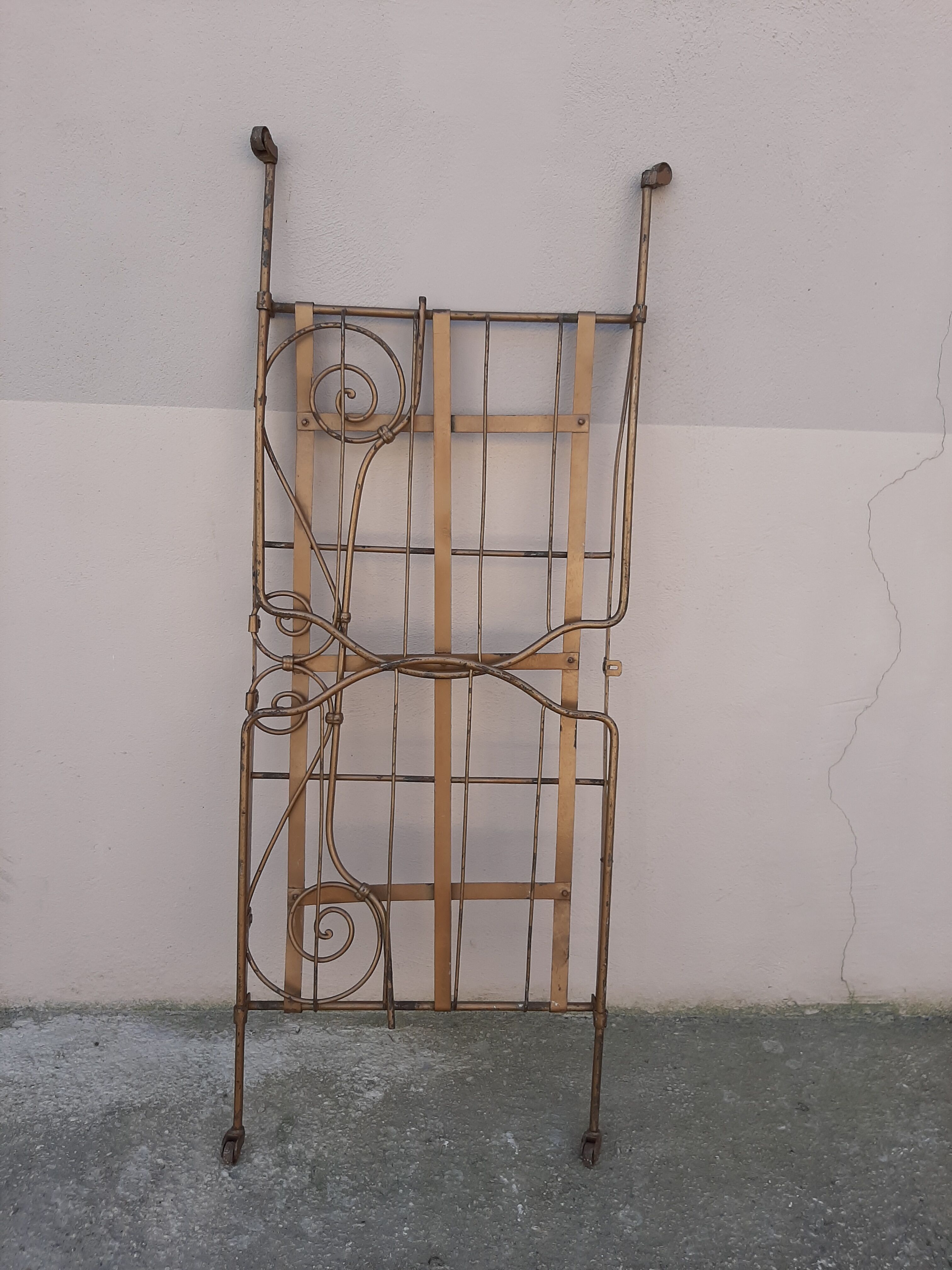 Old child in iron 1900