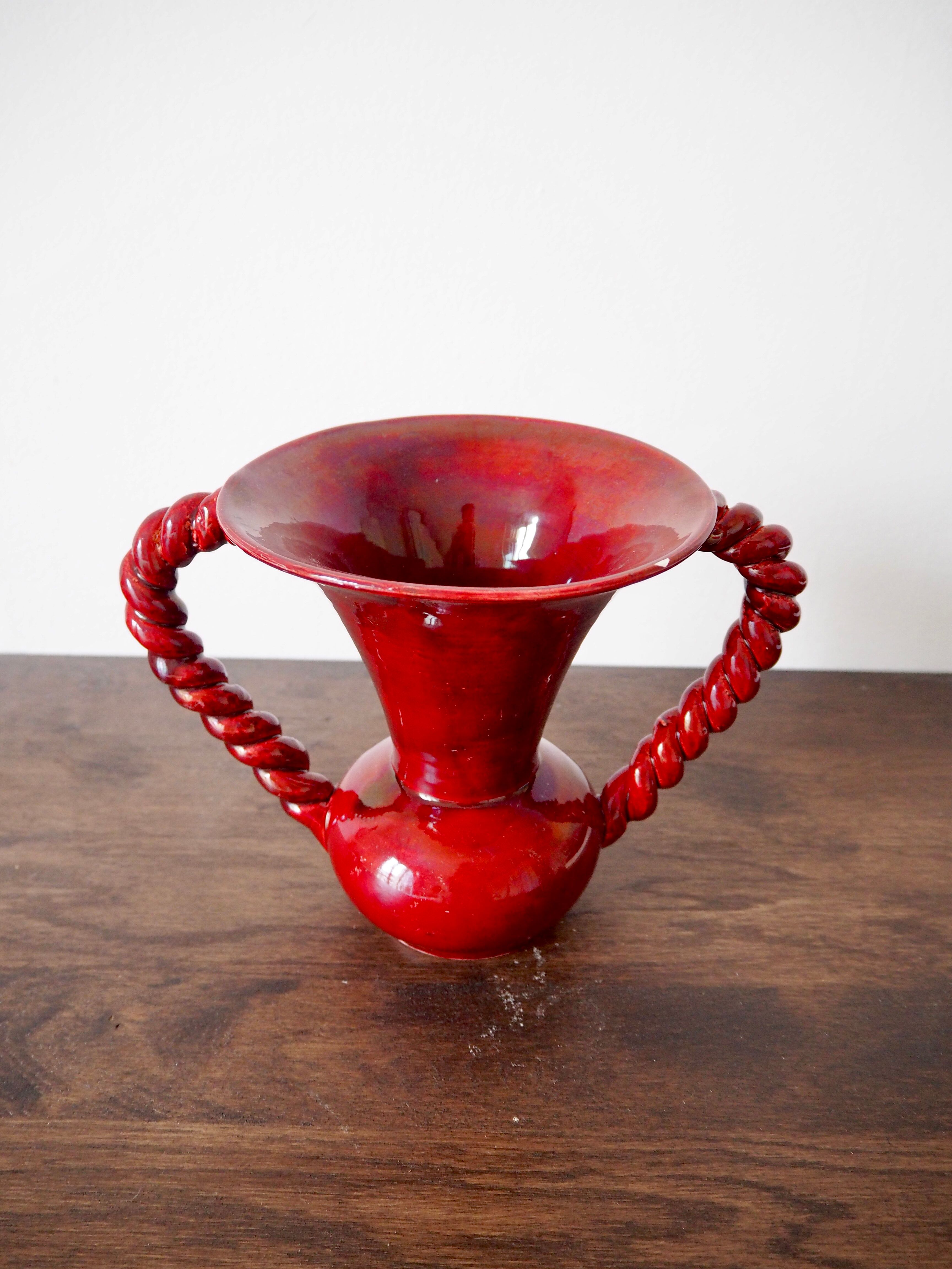 Vase in red slip