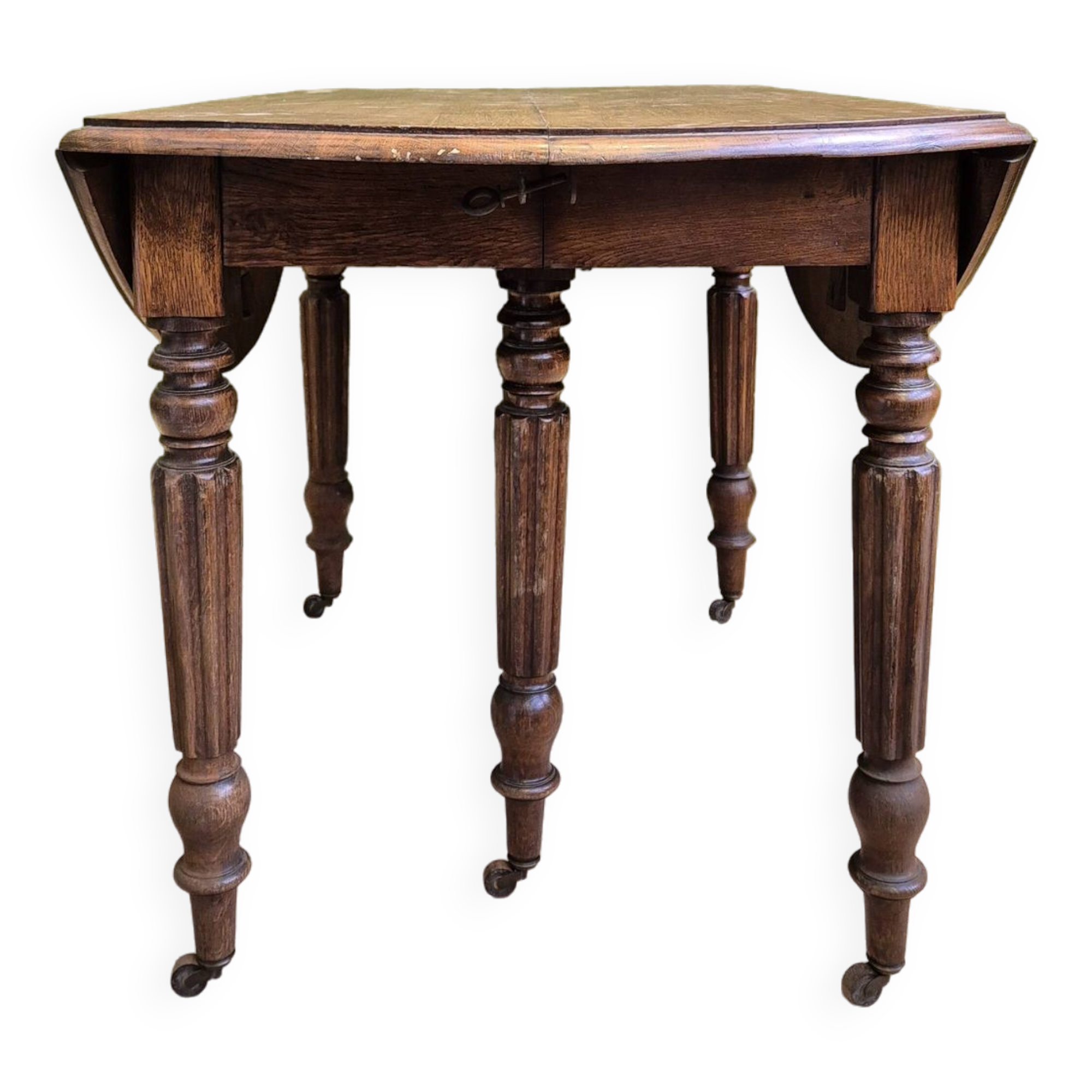 Round/rectangle table with extensions on casters