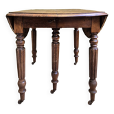 Round/rectangle table with extensions on casters