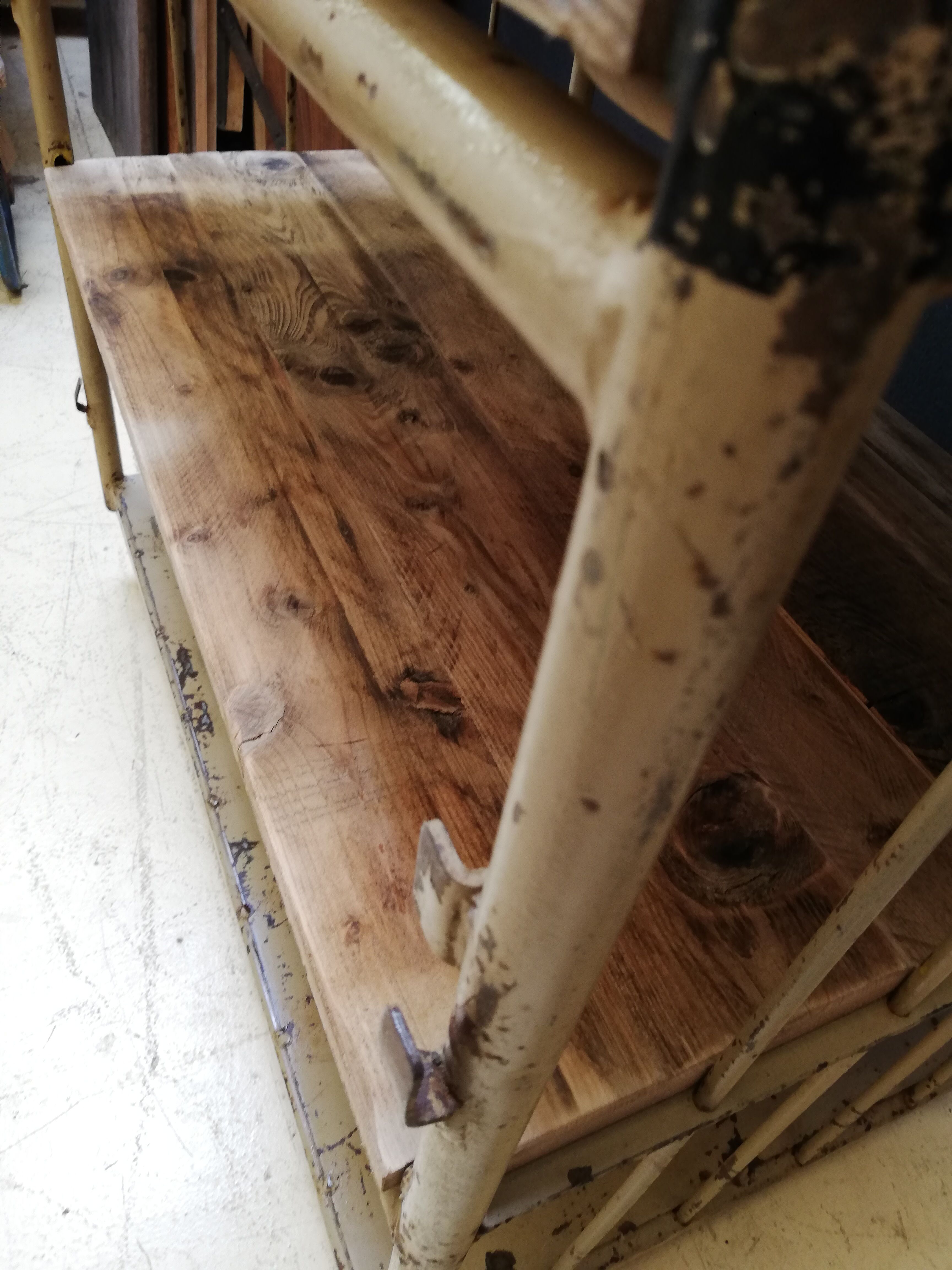 Industrial trolley, roulette shelf