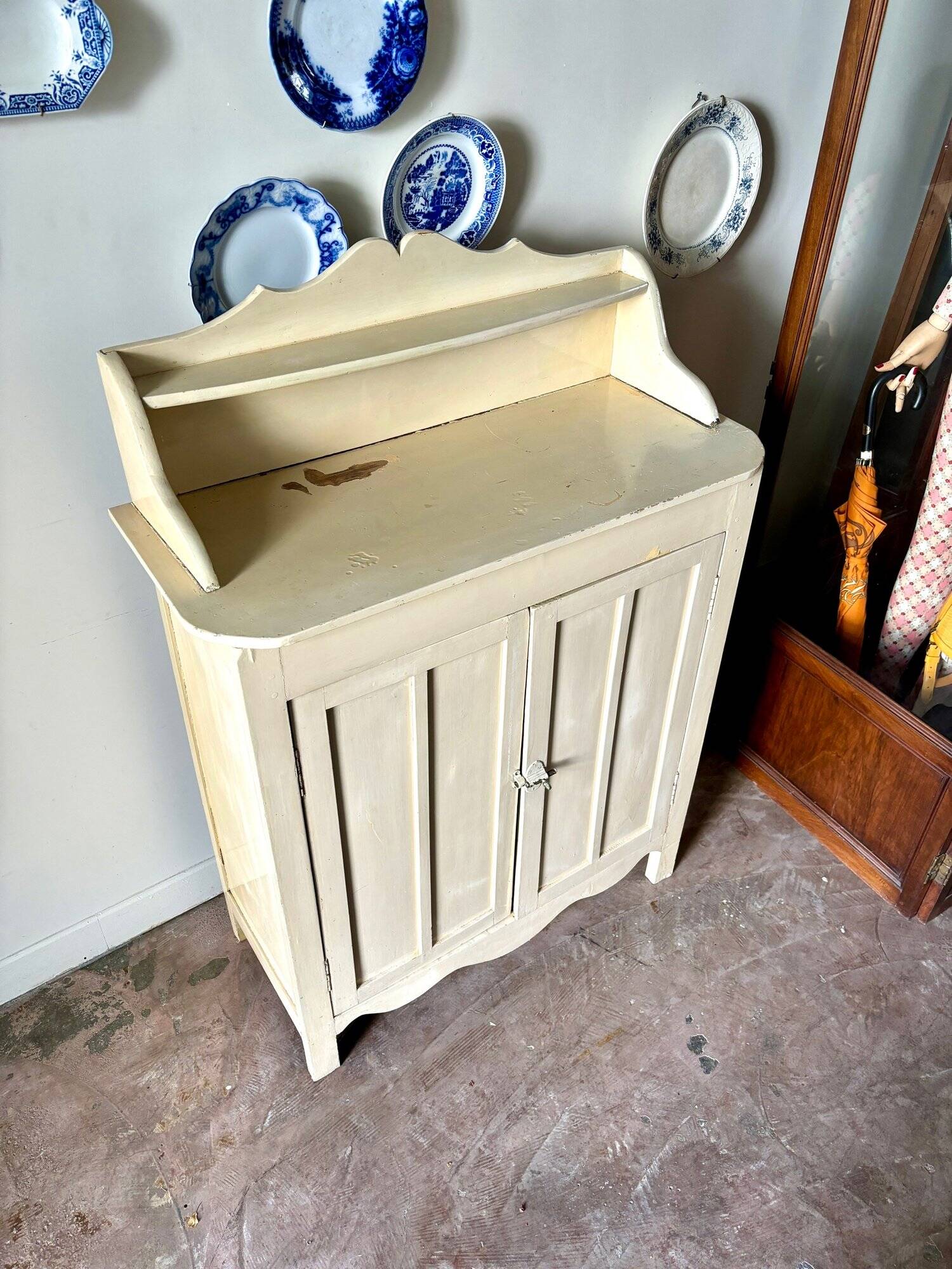 Confiturier, buffet 2 portes en bois beige