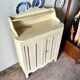 Confiturier, buffet 2 portes en bois beige