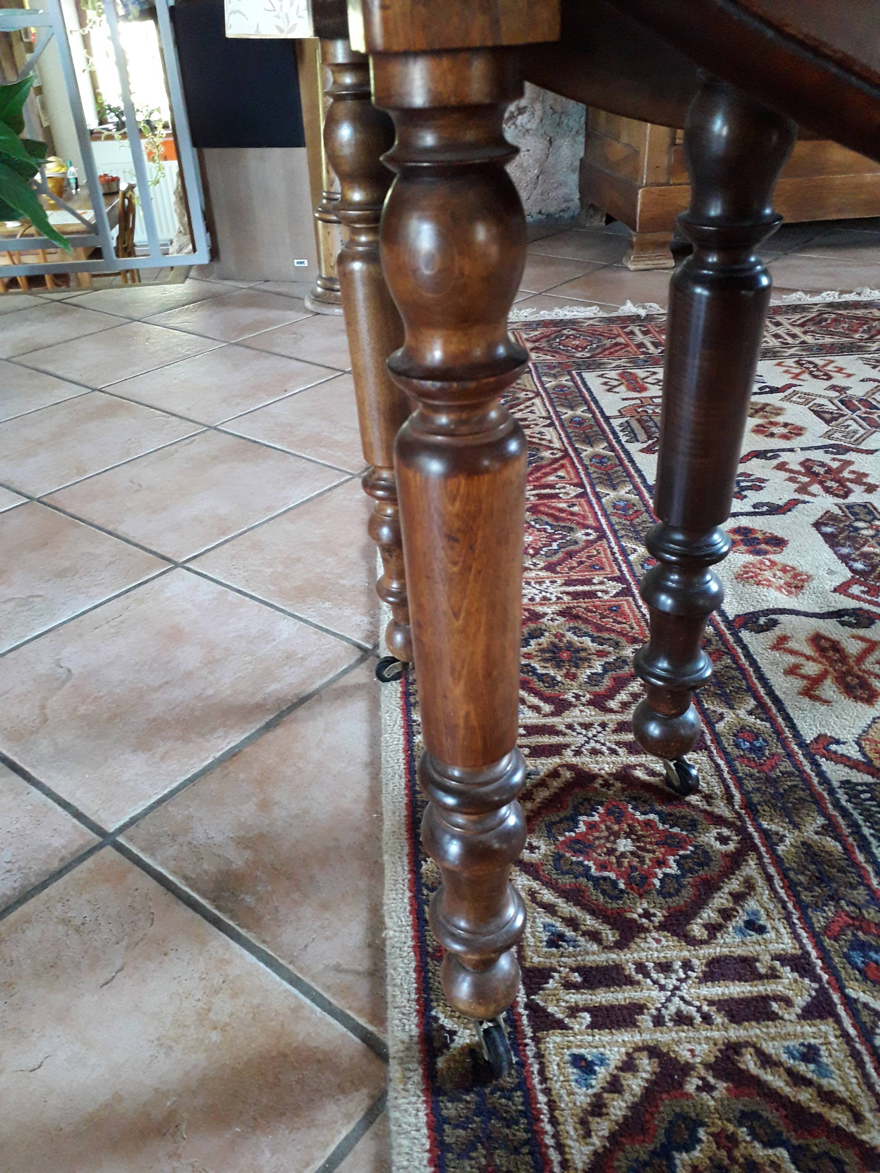 Table 6 feet with extension cords Louis Philippe