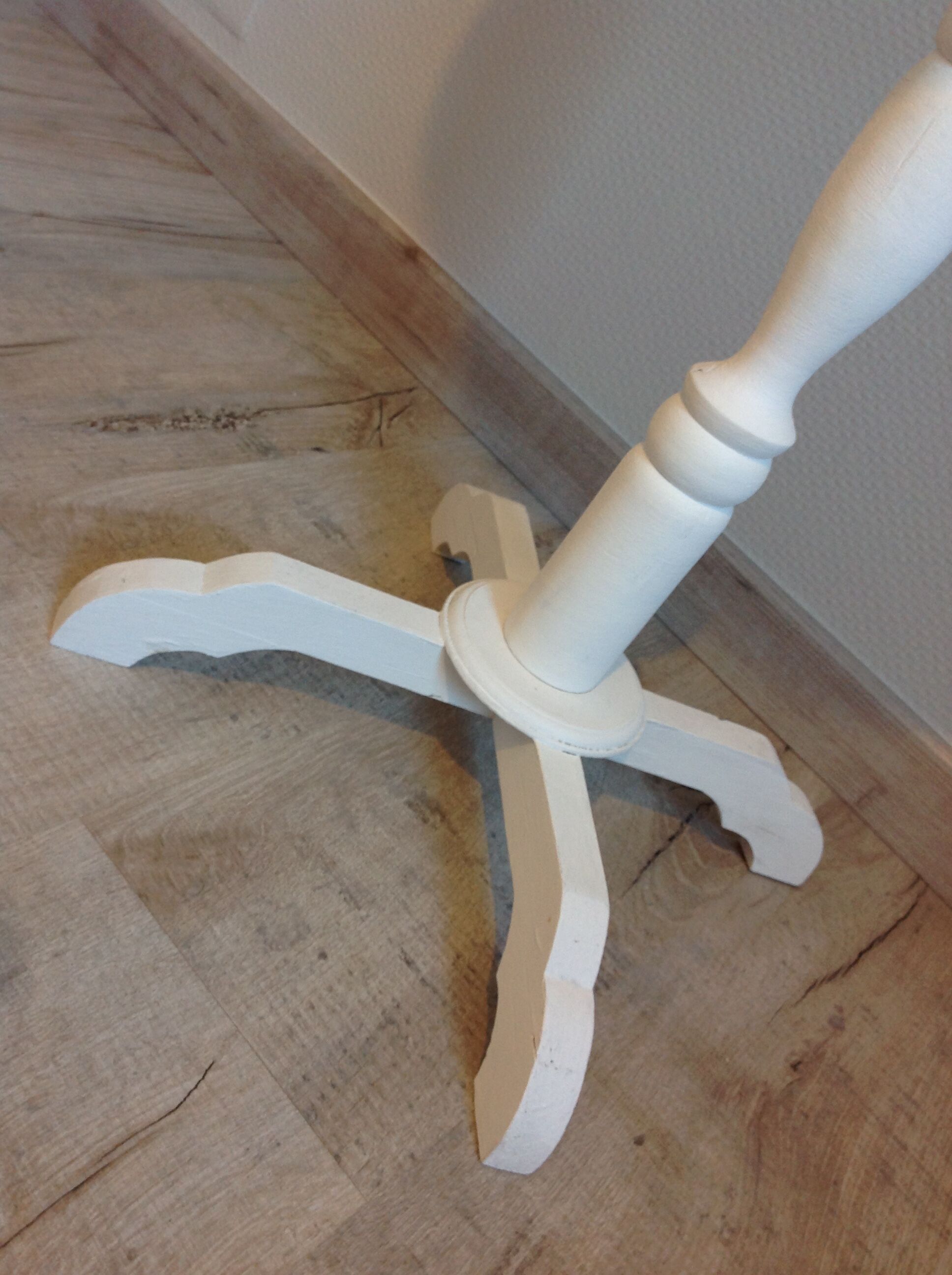 White side table in painted wood and decorated top