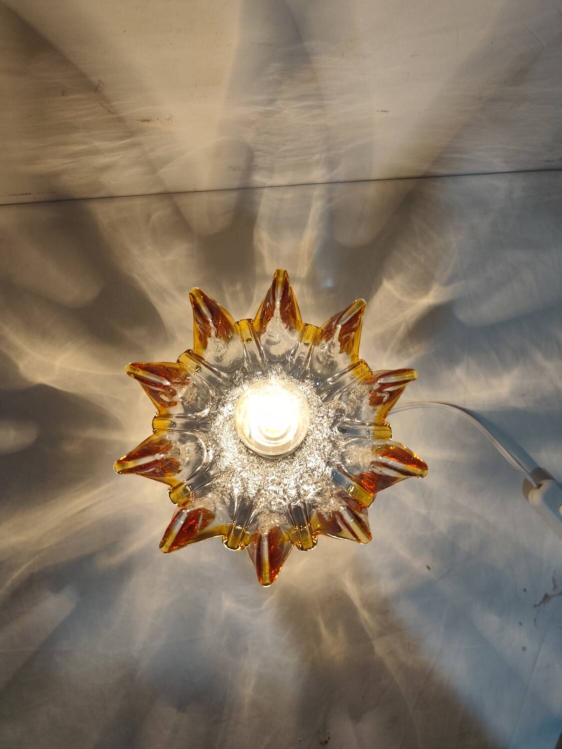 Lámpara de mesa de cristal. Italia, 1970s.