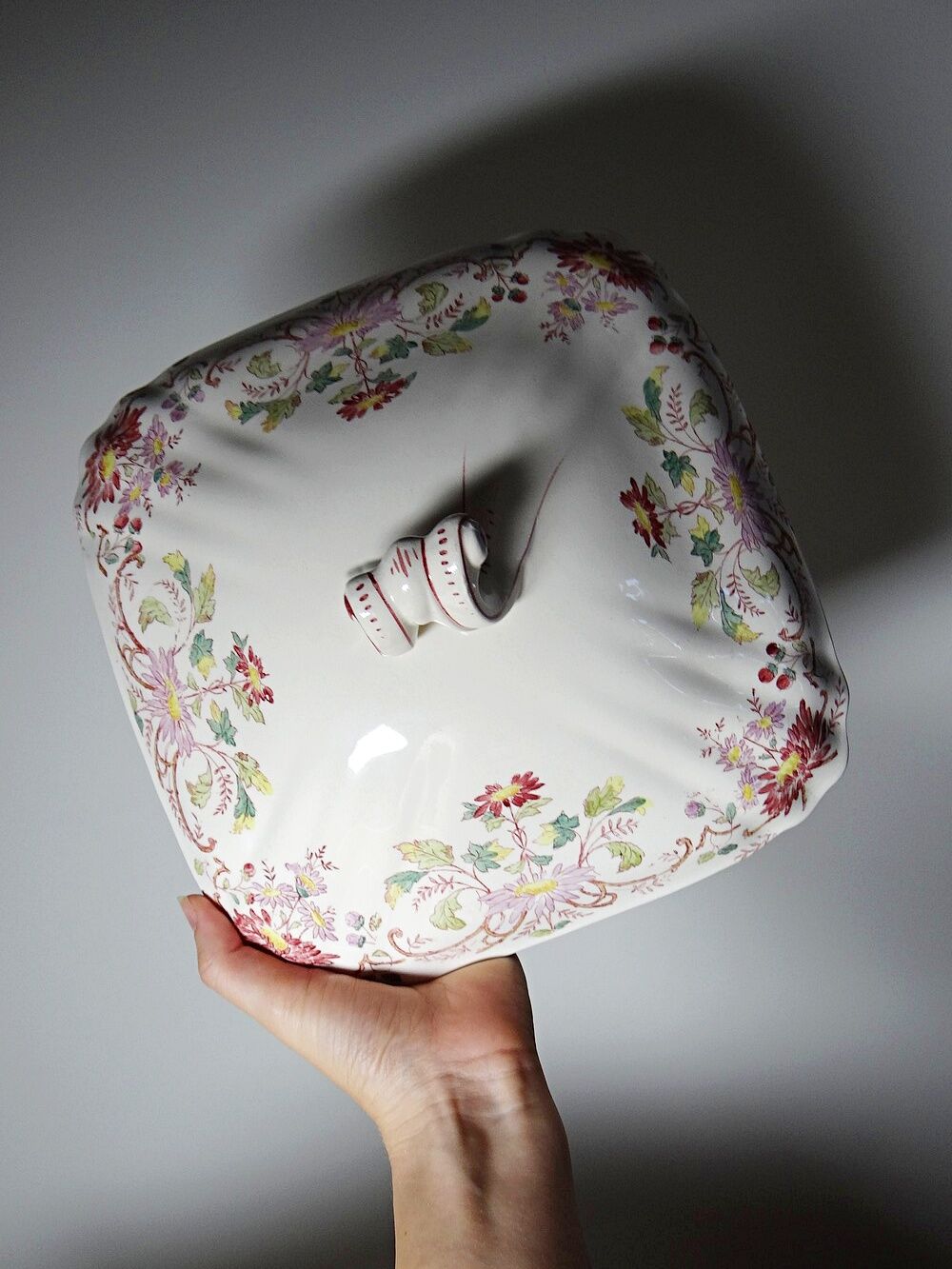 Antique Longchamp soup tureen/vegetable dish with polychrome daisies in ironstone.
