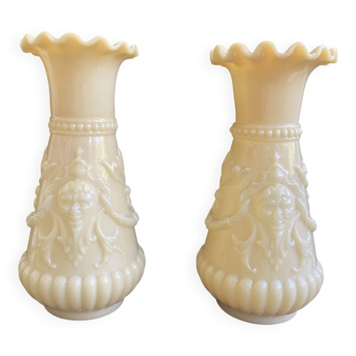 Paire de vases vintage en opaline beige, Vierzon XIXème s.
