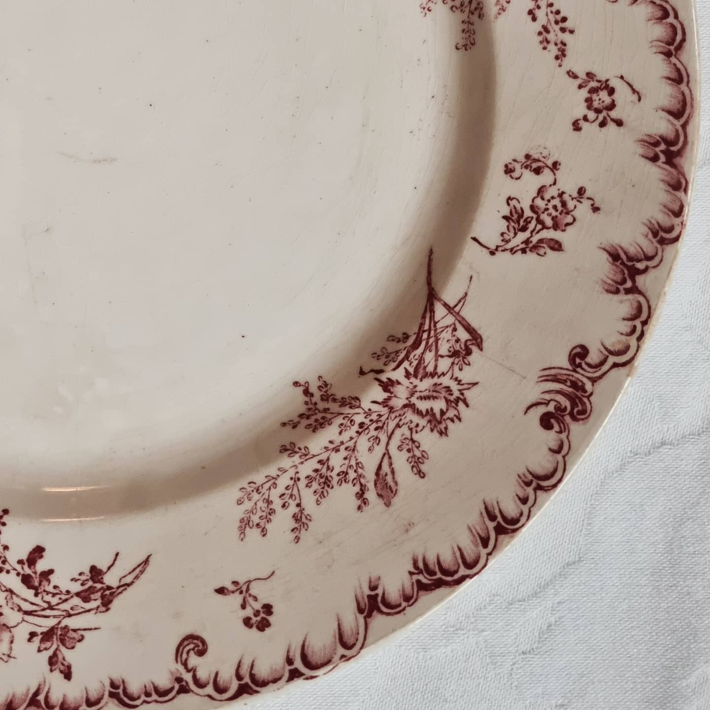 Serving dish iron earth Cadiz de Creil and Montereau