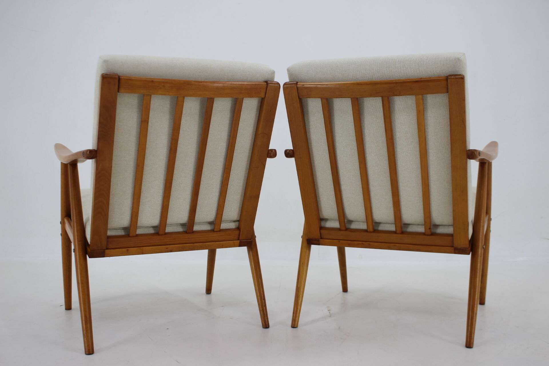 Paire de fauteuils en hêtre, Tchécoslovaquie