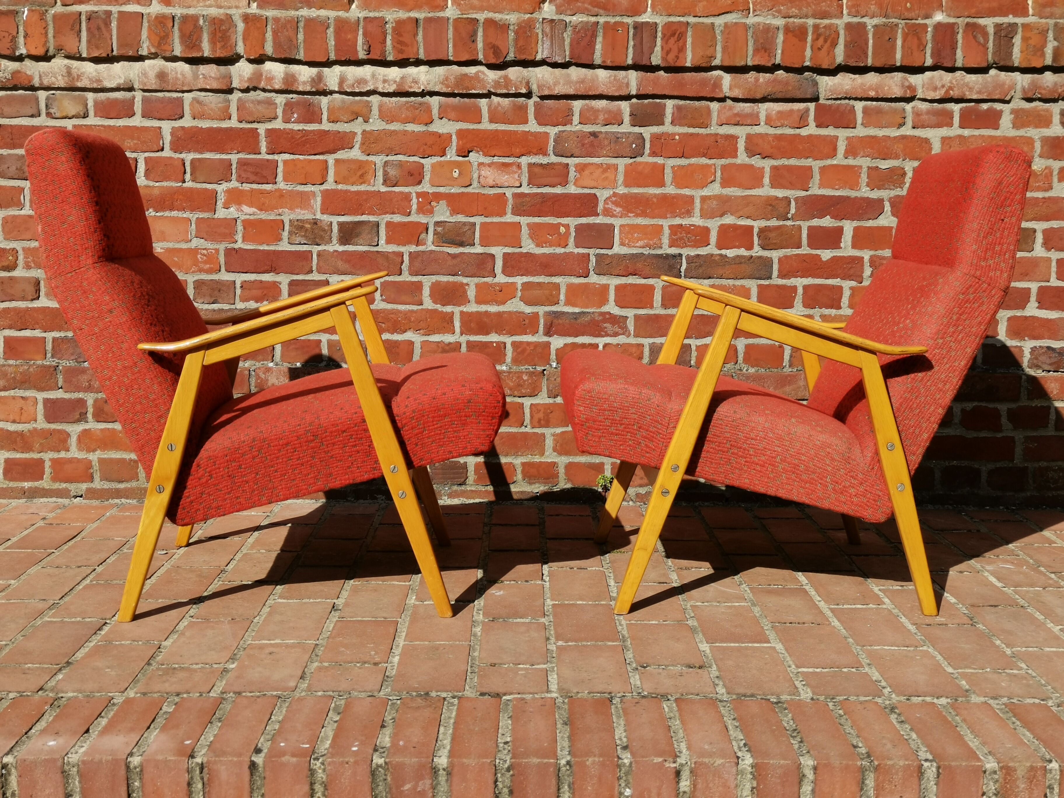 Paire de fauteuils rouge Interier Praha