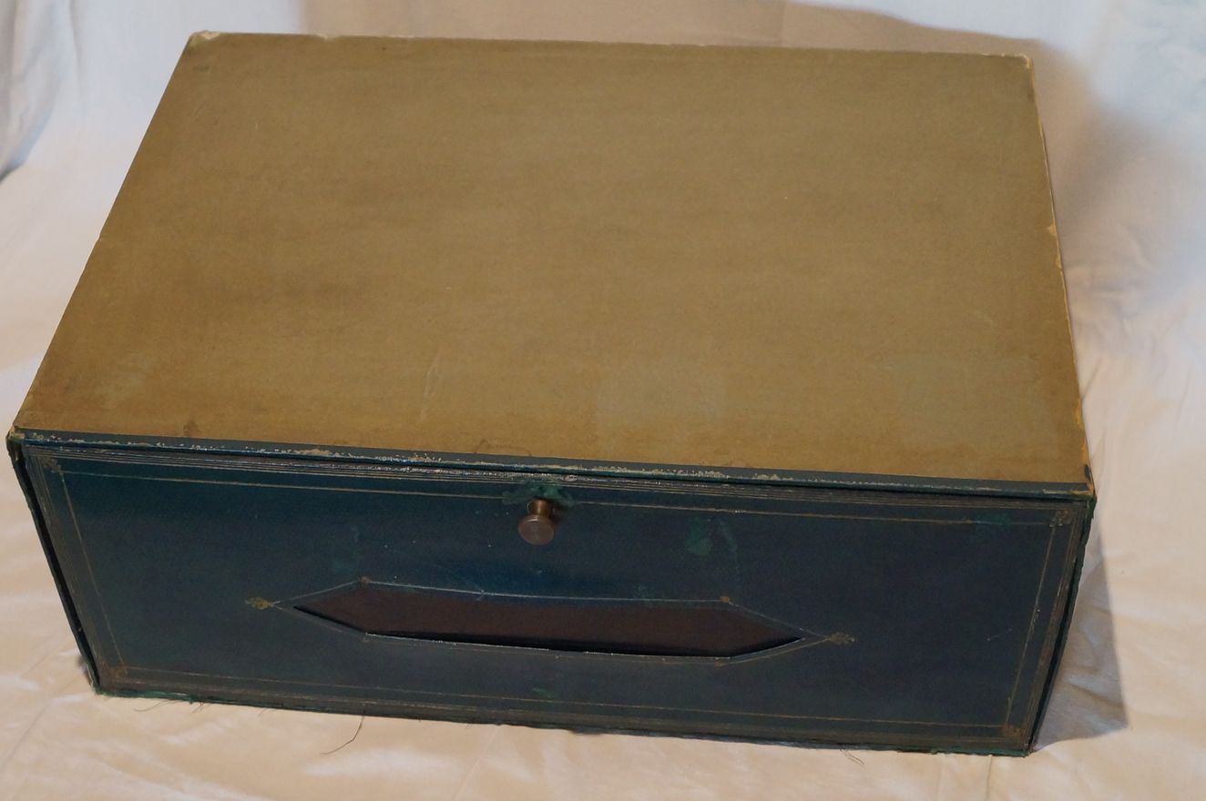 Former cardboard maker