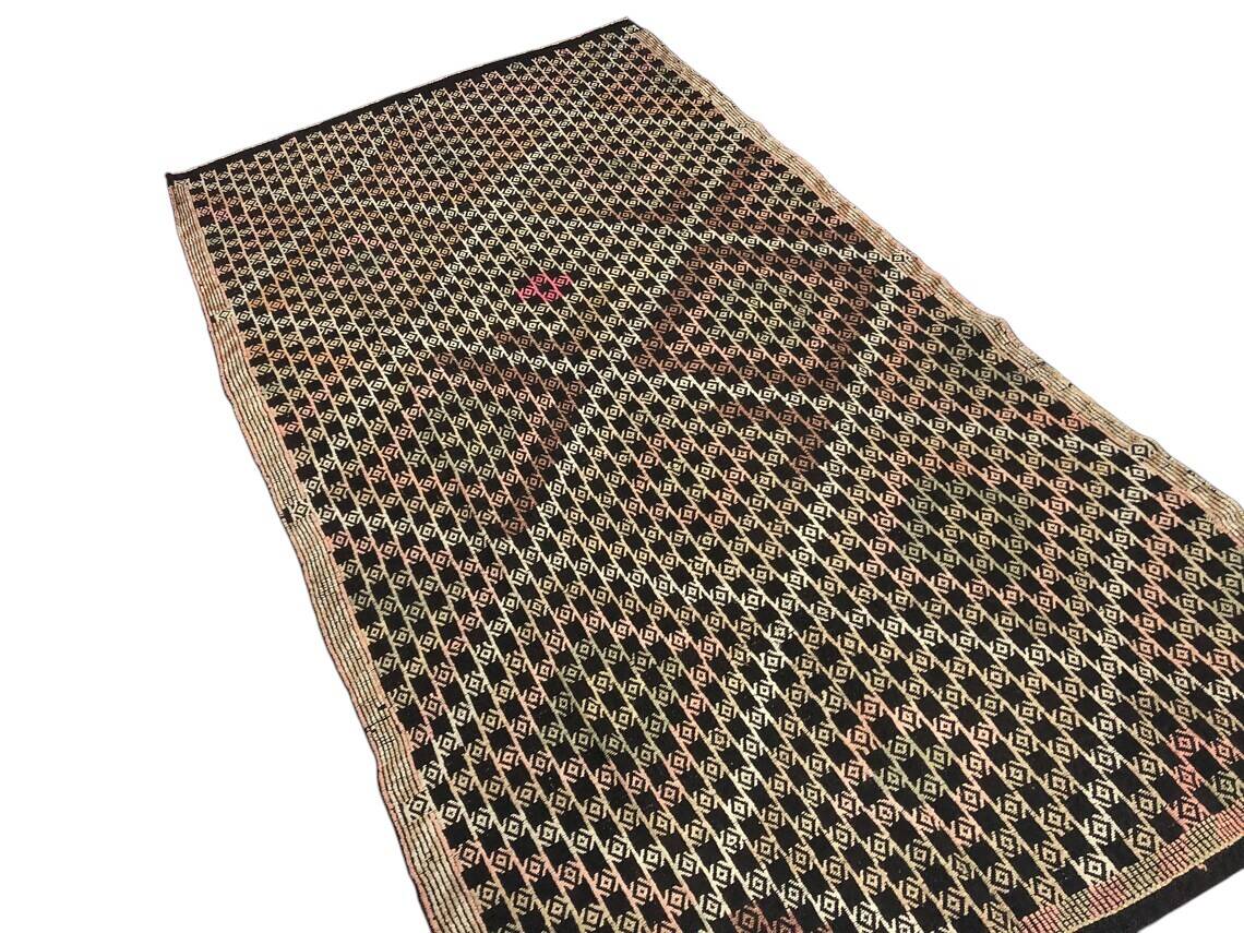 Tapis Kilim tribal pour la maison