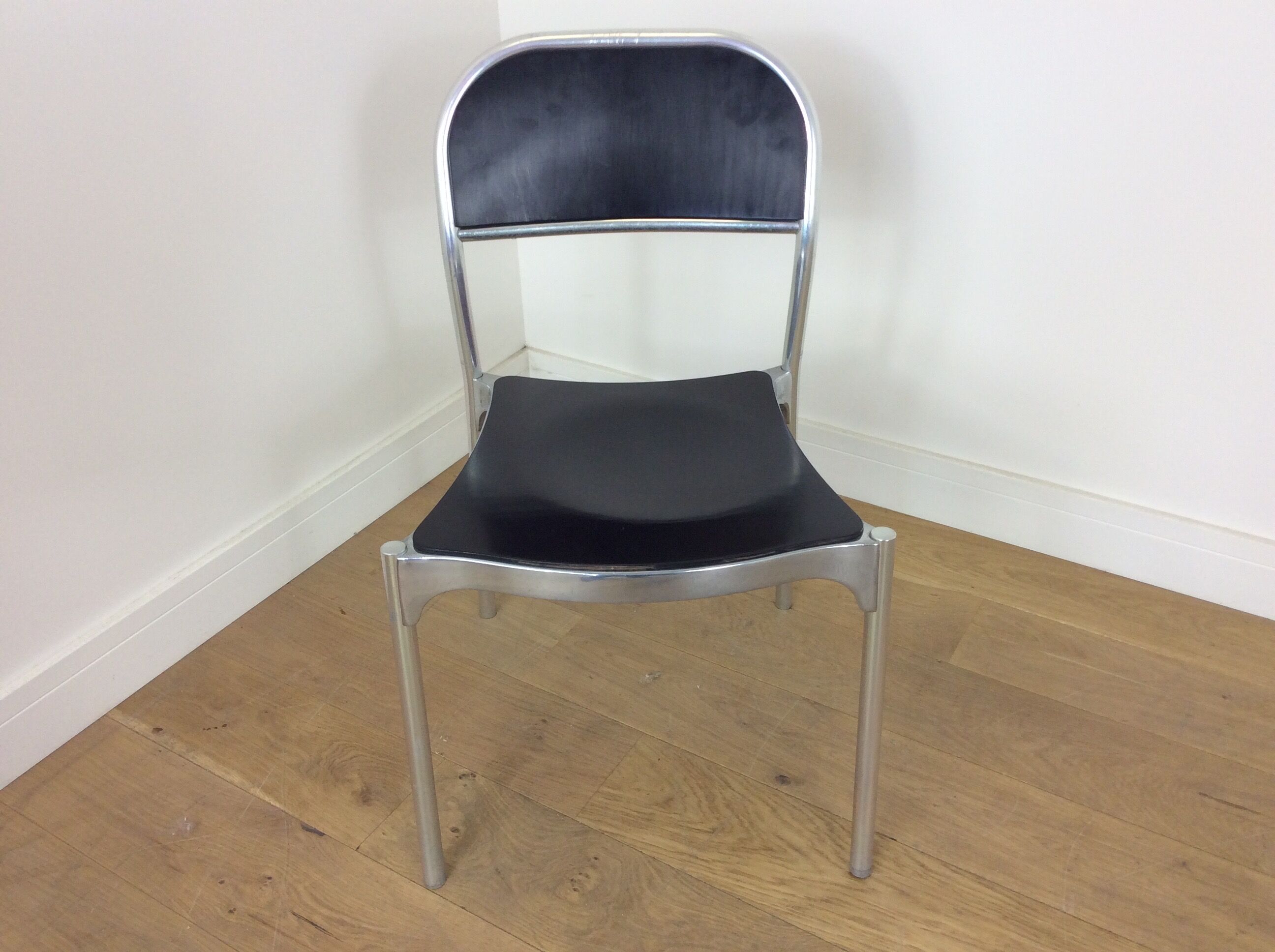 Table et chaises de milieu de siècle