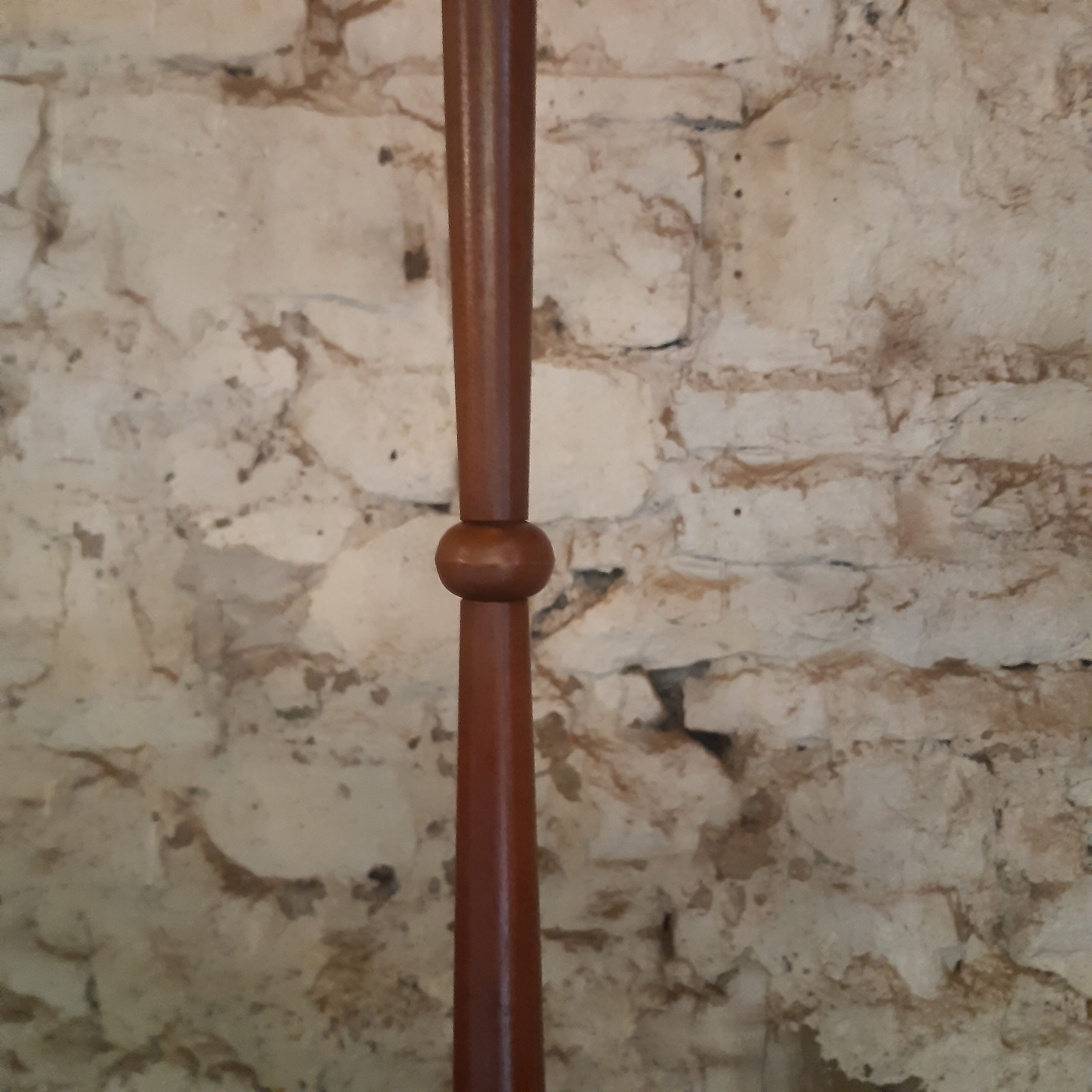 Lampadaire en teck du milieu du siècle