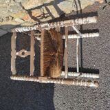 Wooden corner chair with seat mulched