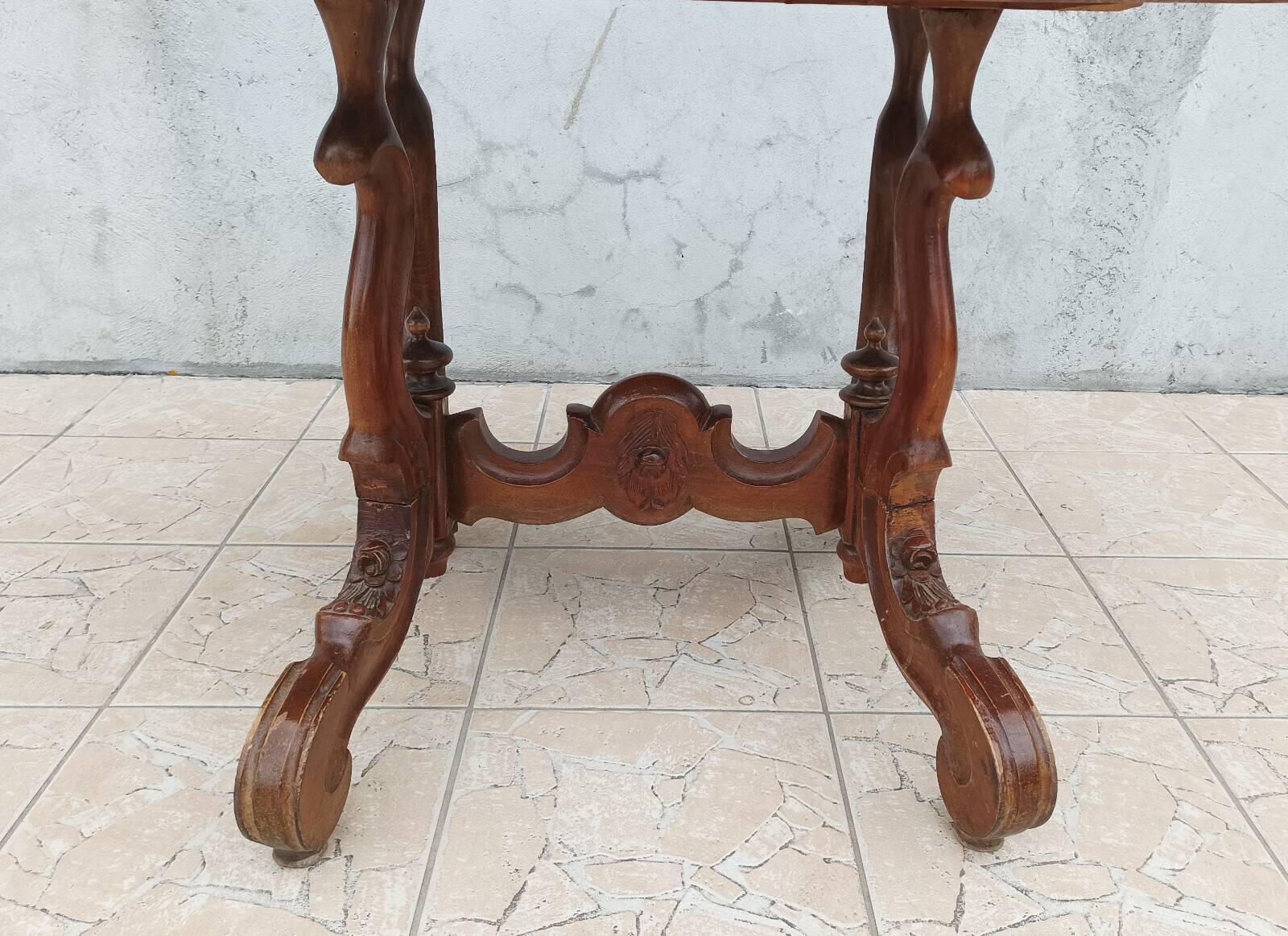 Napoleon III guéridon table in walnut