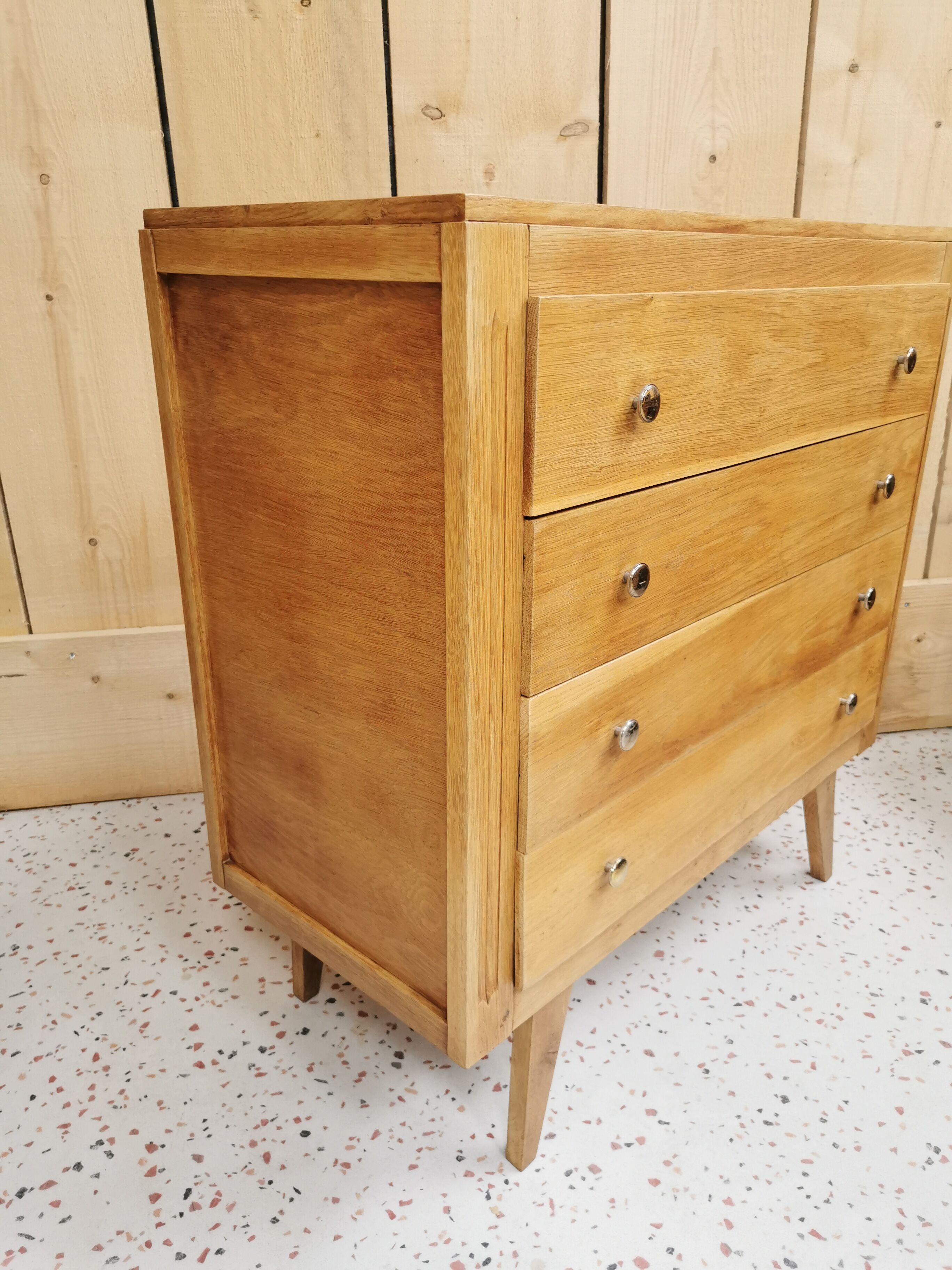 Chest of drawers compass feet