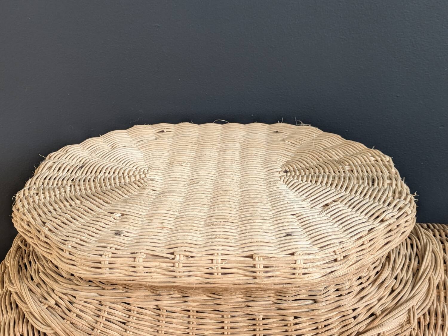 Willow elephant table