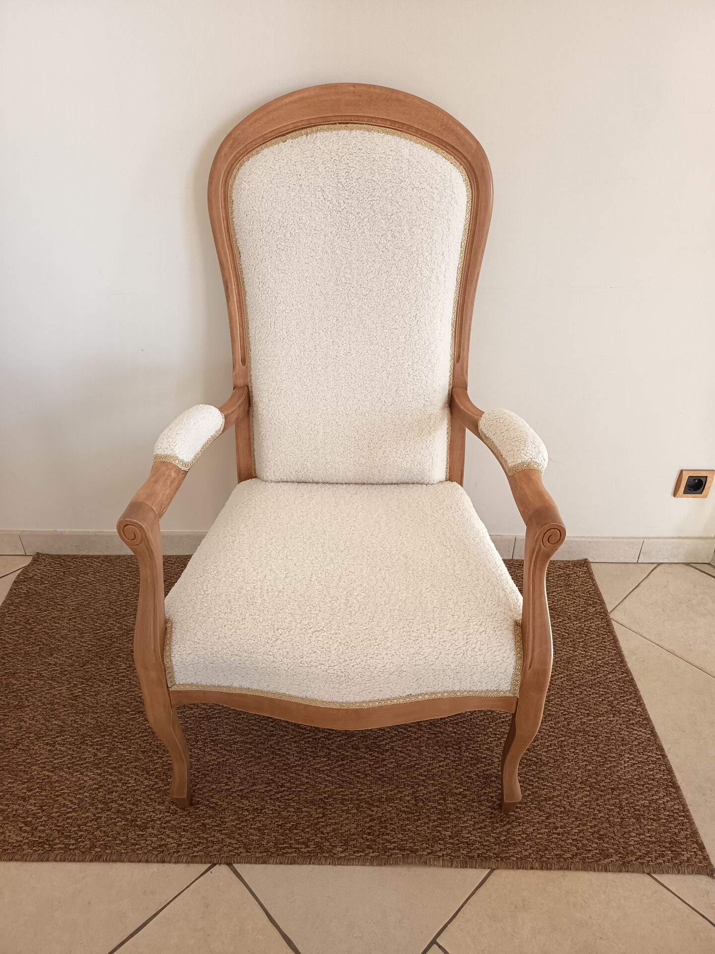 Fauteuil Voltaire tissu bouclette