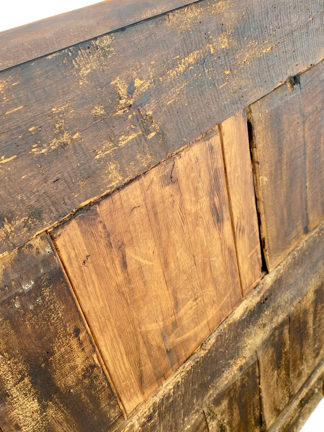 Commode buffet en noyer mouluré XVIIIe