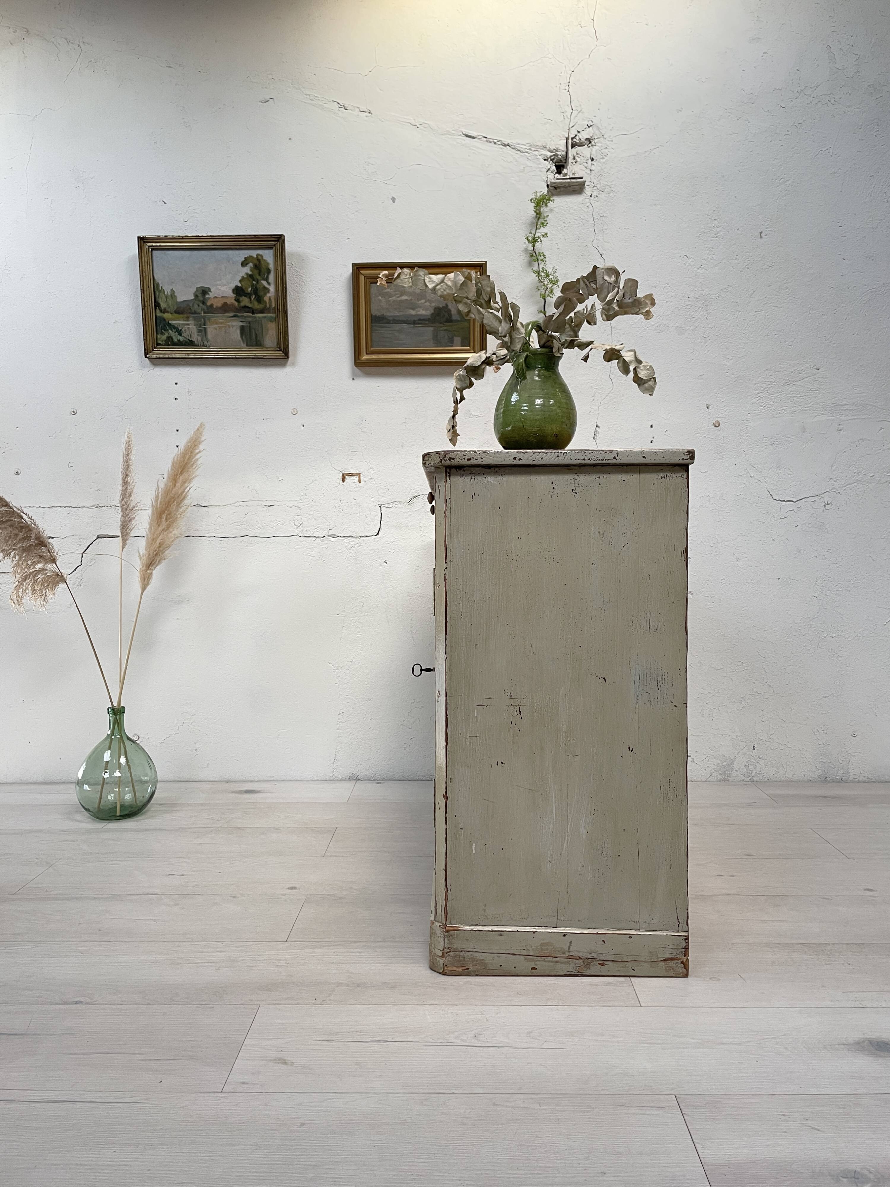 Parisian buffet in patinated wood, circa 1930.