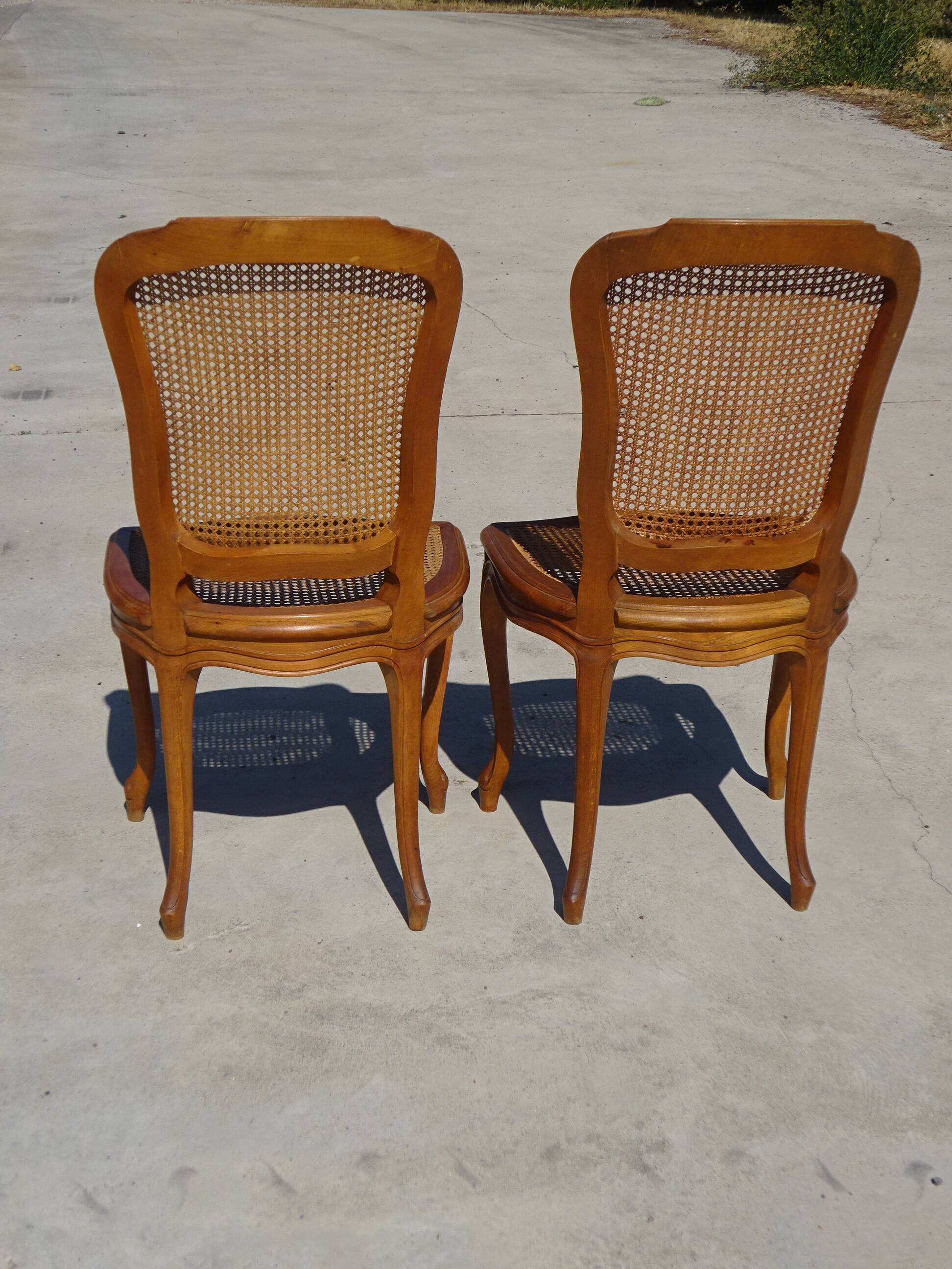 Paire de chaises en bois et cannage style Louis XV