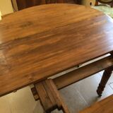 Eight-legged round table