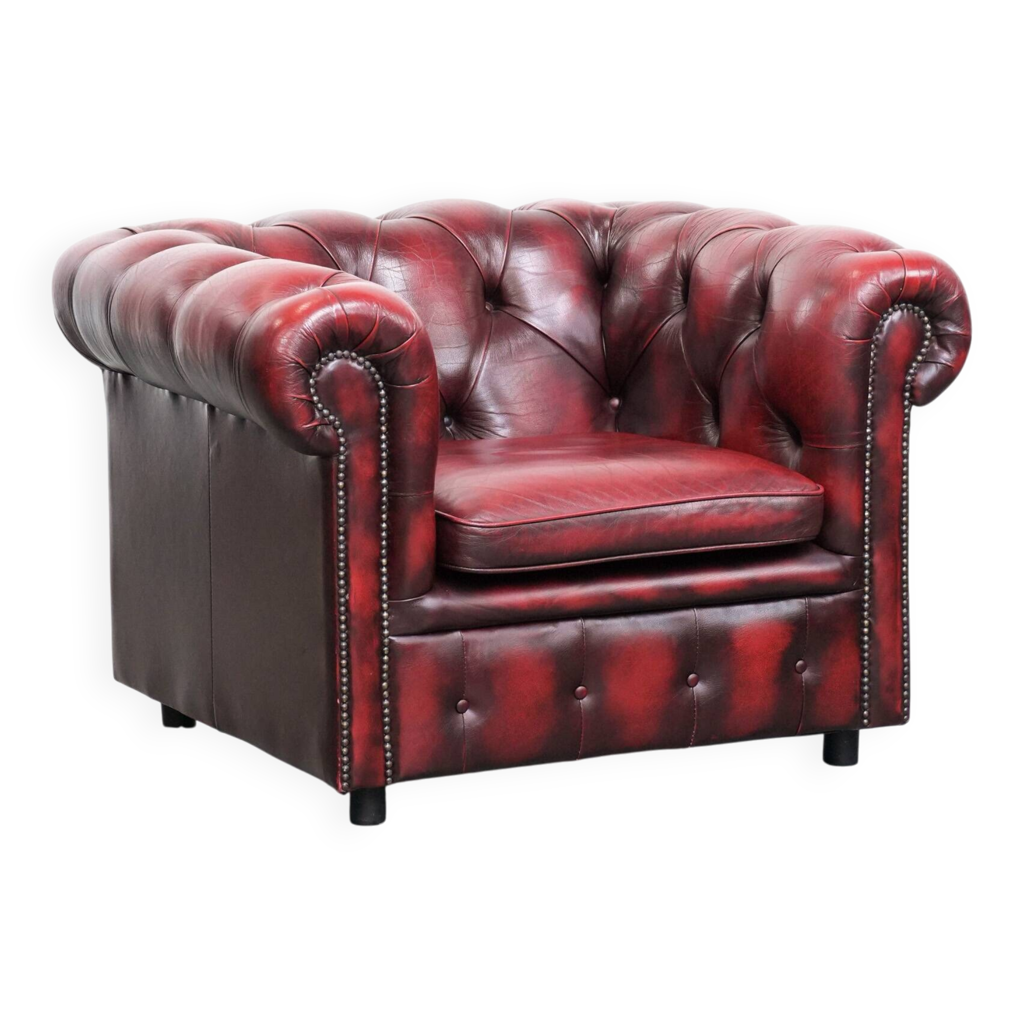 Red English cowhide Chesterfield armchair finished with decorative nails