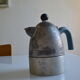 Cafetière alessi postmoderniste " pellicano " par Michael Graves