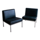 Ensemble de 2 fauteuils lounge minimalistes en cuir noir avec structure en métal brossé