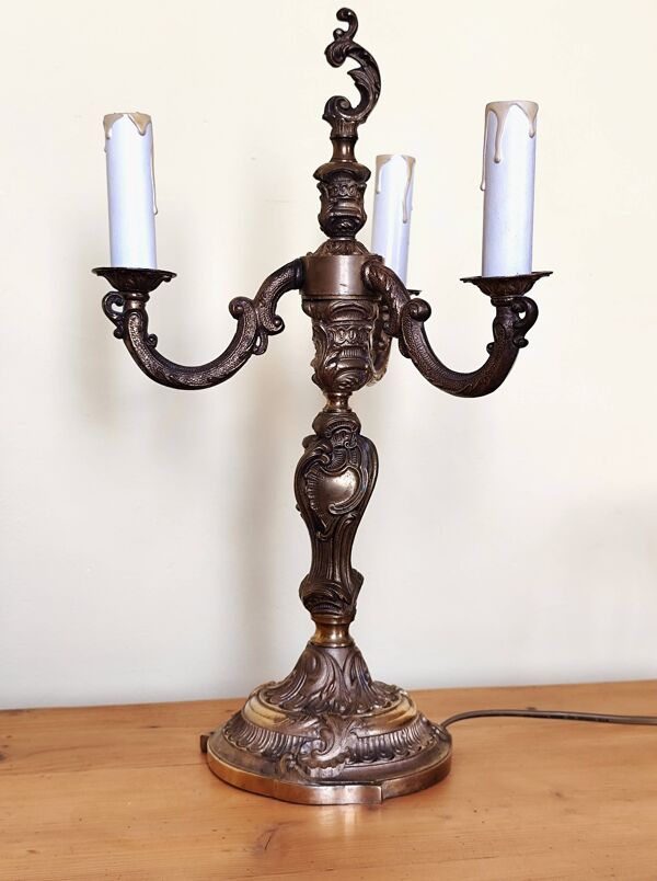 Lampe chandelier 3 feux en bronze style rocaille