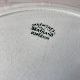 Plat creux en Terre de Fer Bertrand Bordeaux modèle "Anémone" fin XIXème