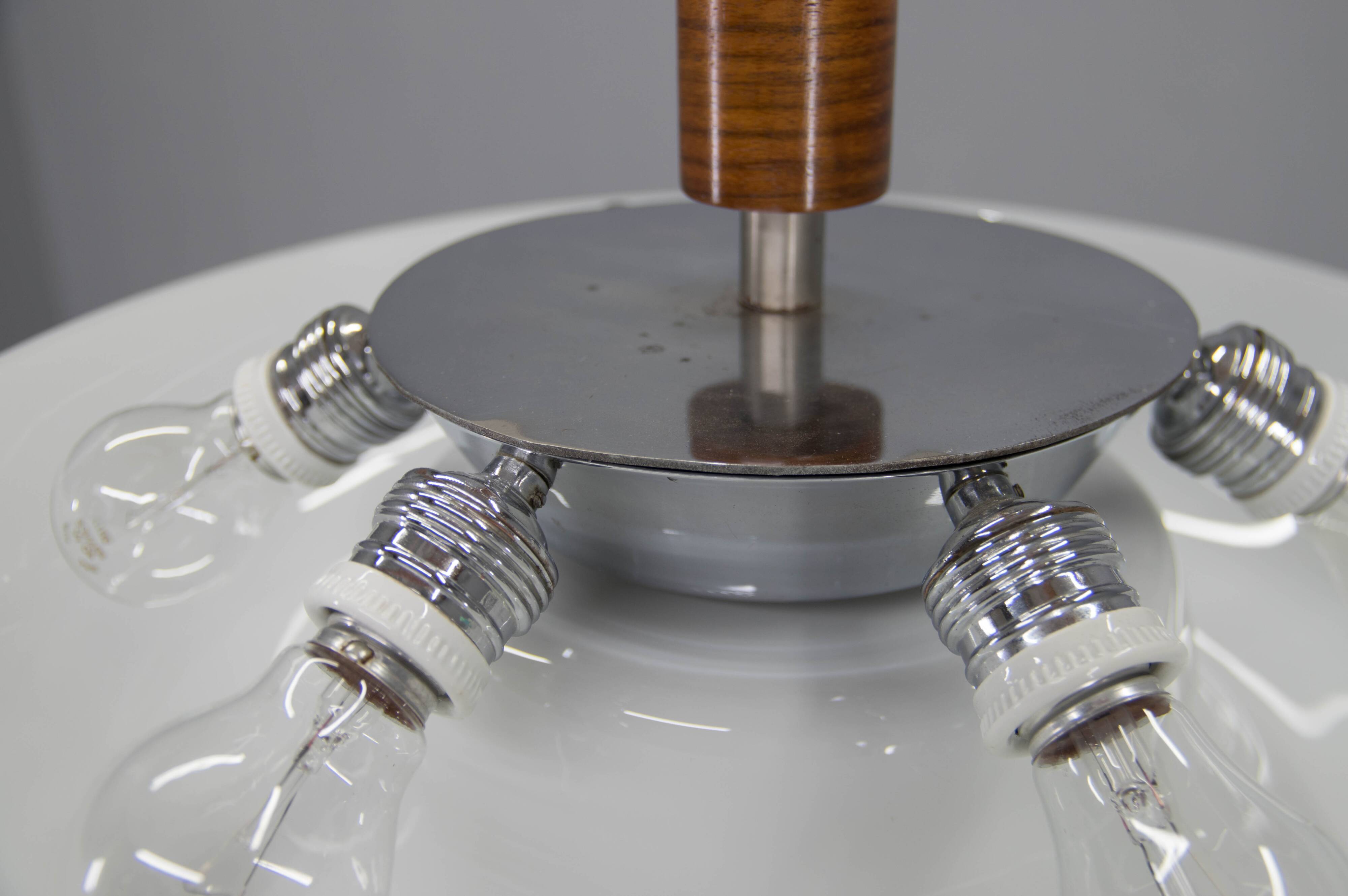 Lustre fonctionnaliste rare fabriqué par UP Zavody dans les années 1930