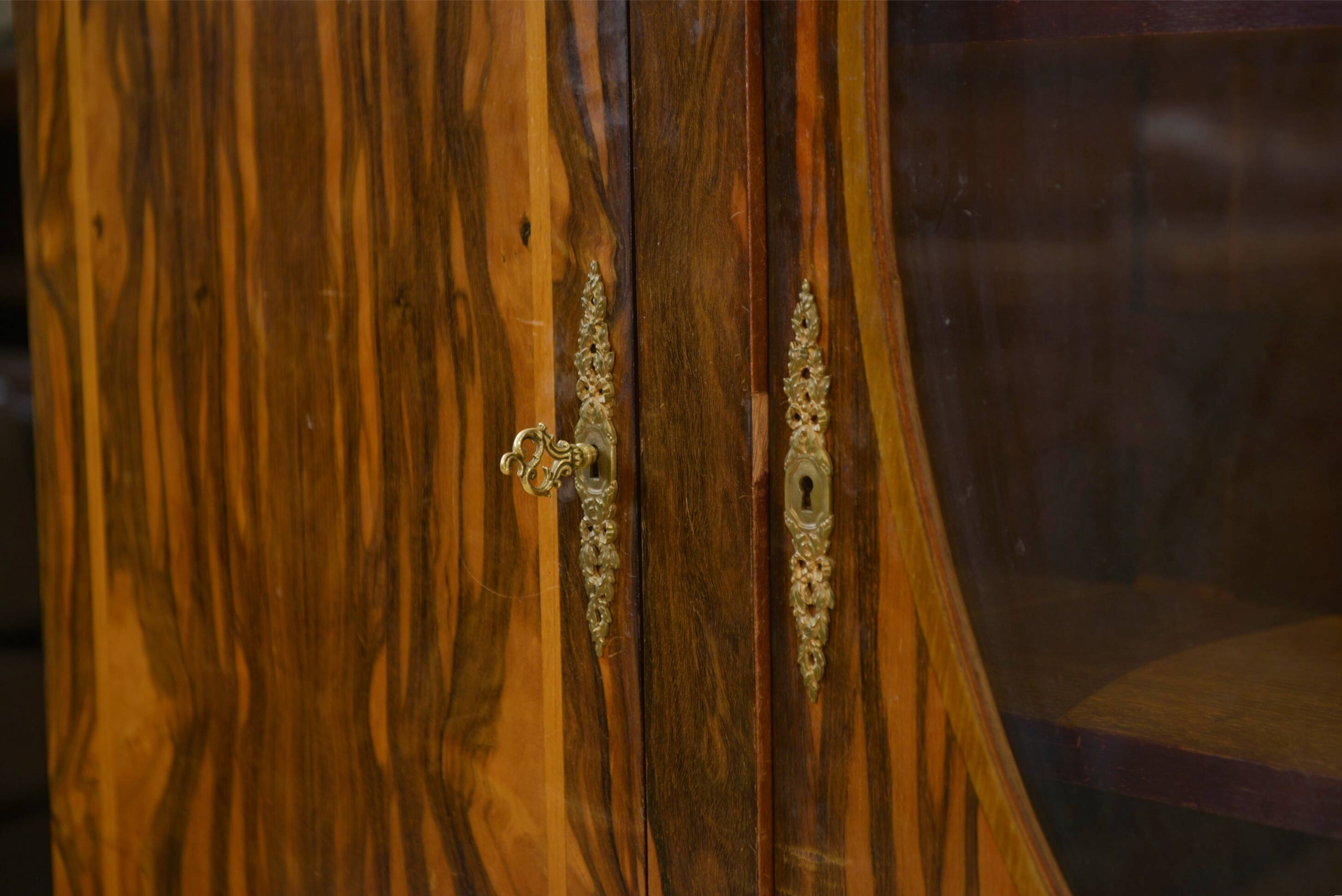 Armoire Art Déco néo-classique en placage d’ébène 1930’s